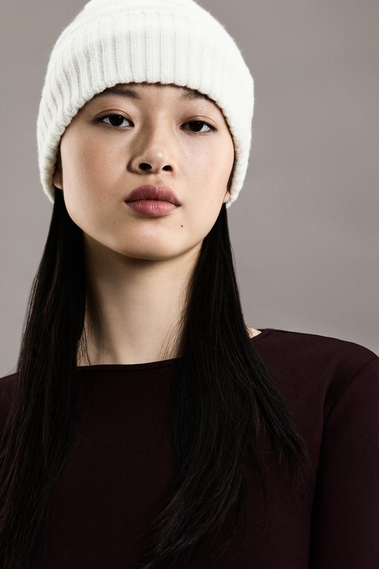 Cable-knit beanie — ECRU