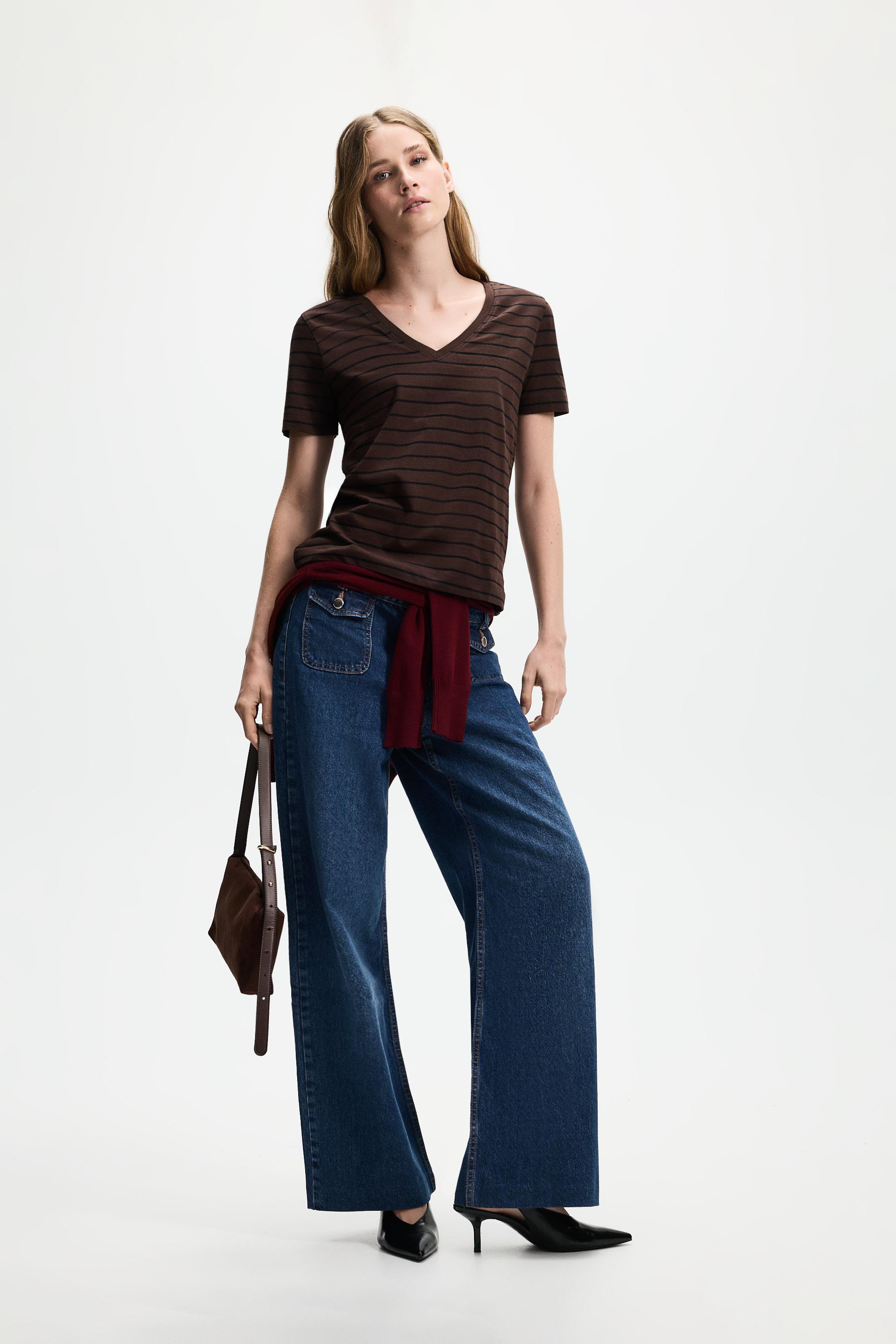 Basic V-neck T-shirt — BLACK-BROWN