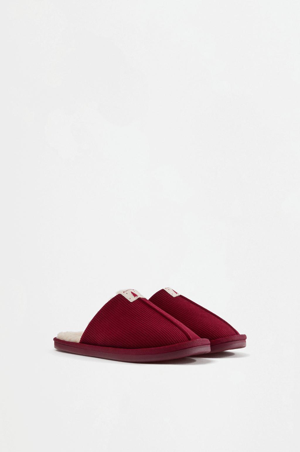 Women's house slippers with trim