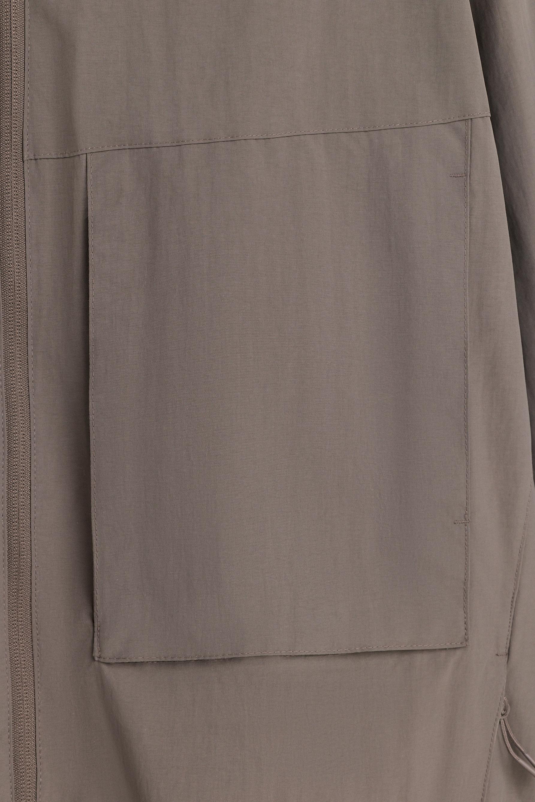 Windbreaker jacket — BROWN