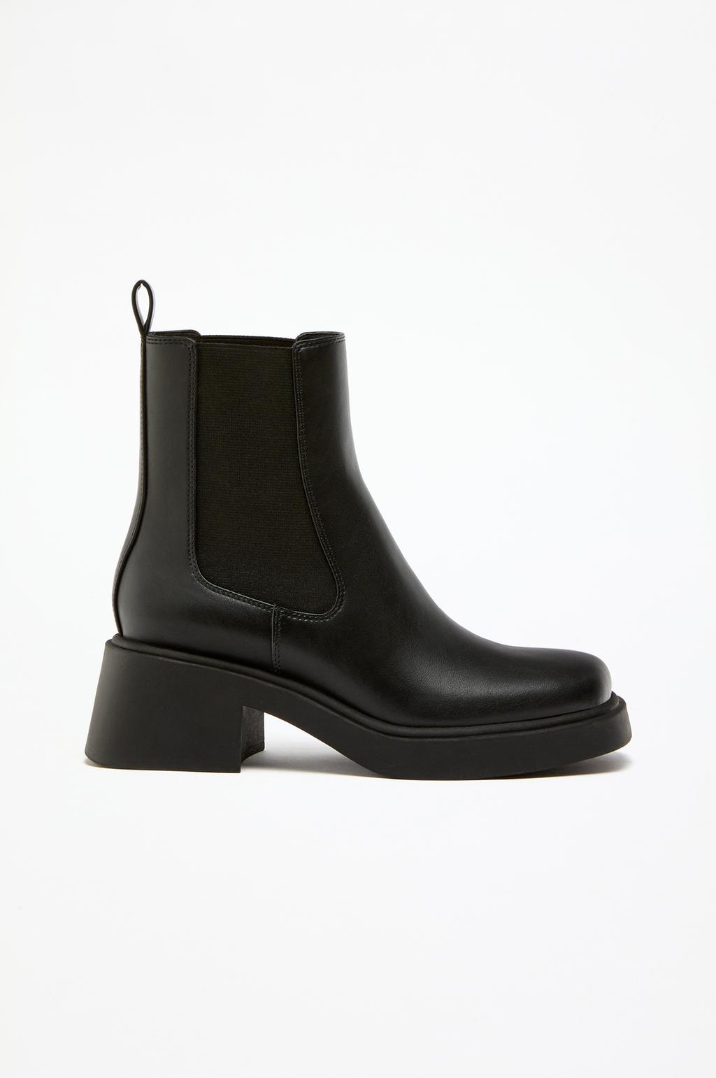 Square-toe Chelsea boots