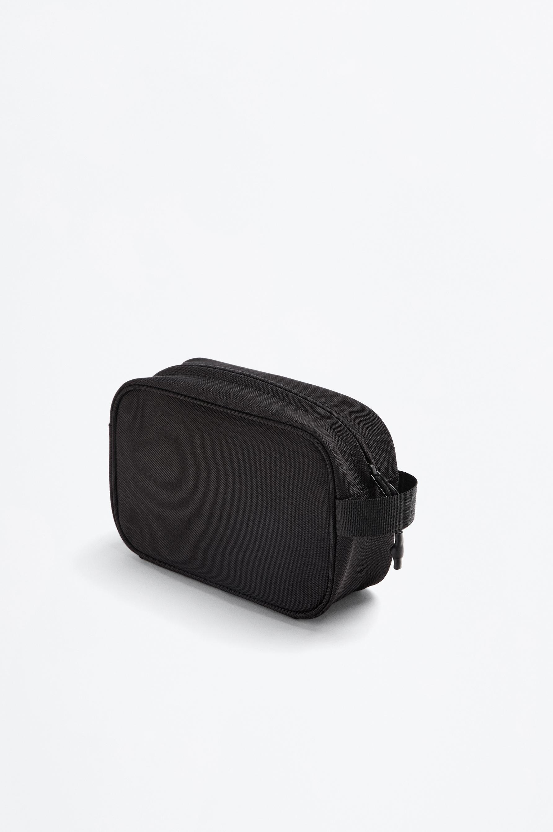 Basic toiletry bag — BLACK