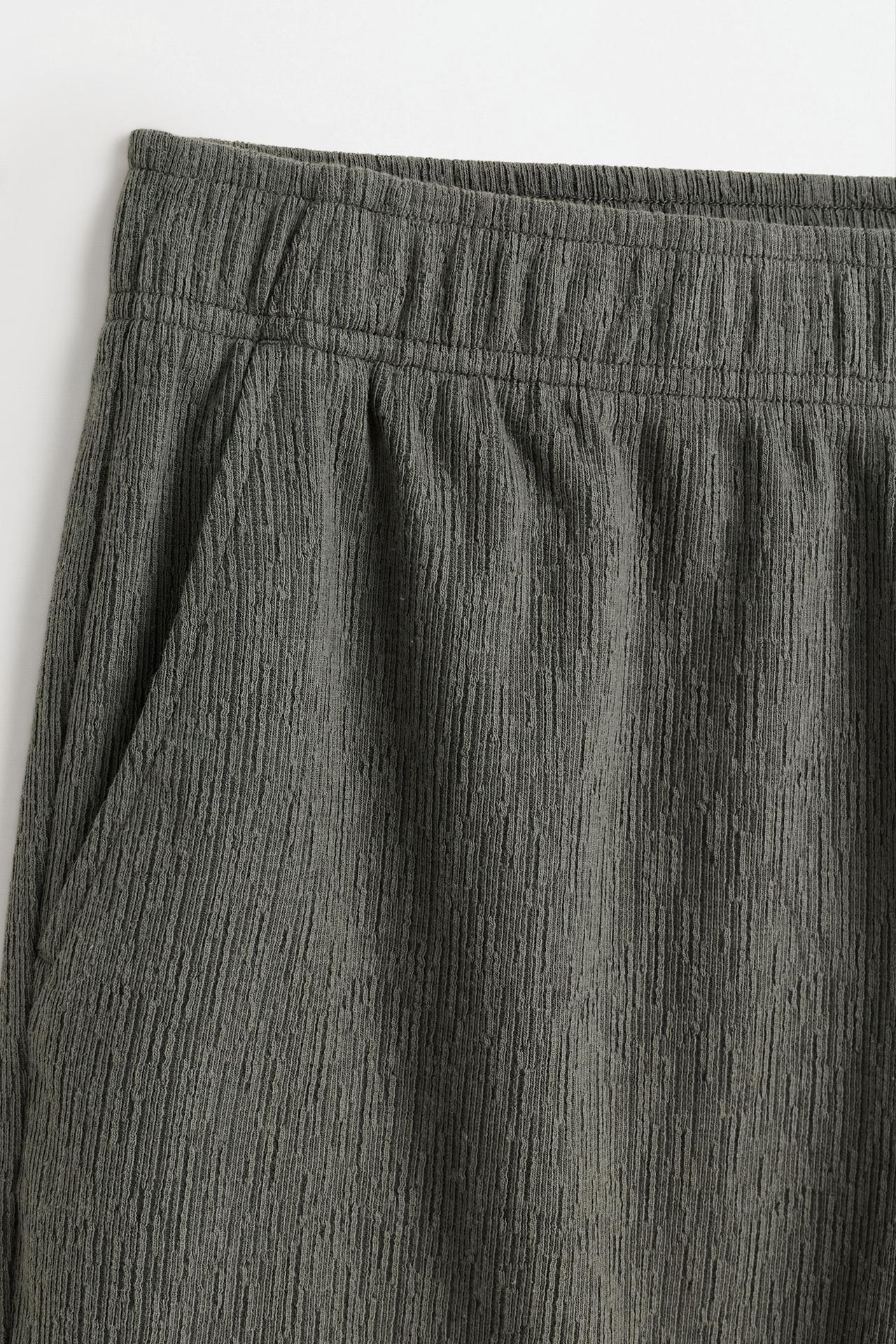 Rustic textured Bermuda shorts — MEDIUM GREEN
