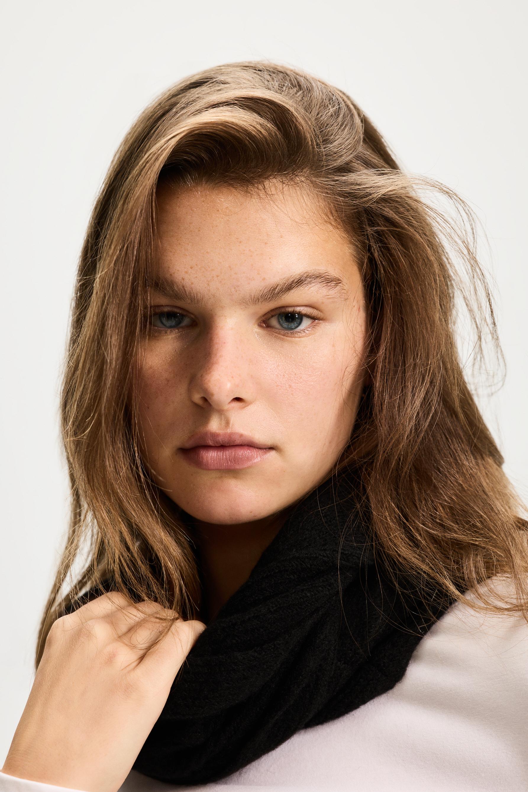 Solid double snood — BLACK