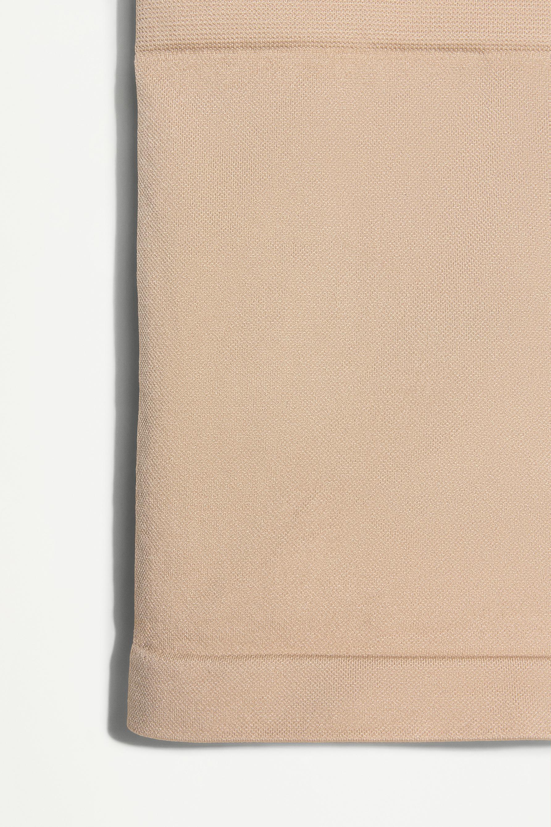 Seamless shapewear shorts — ECRU