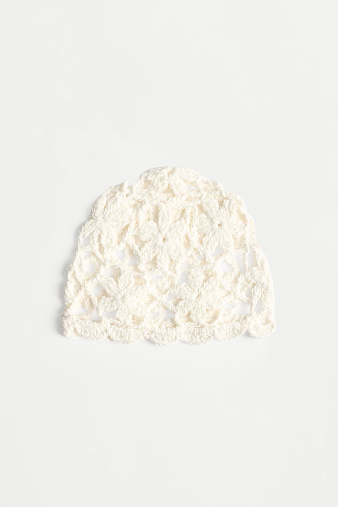 Crochet flower hat — WHITE