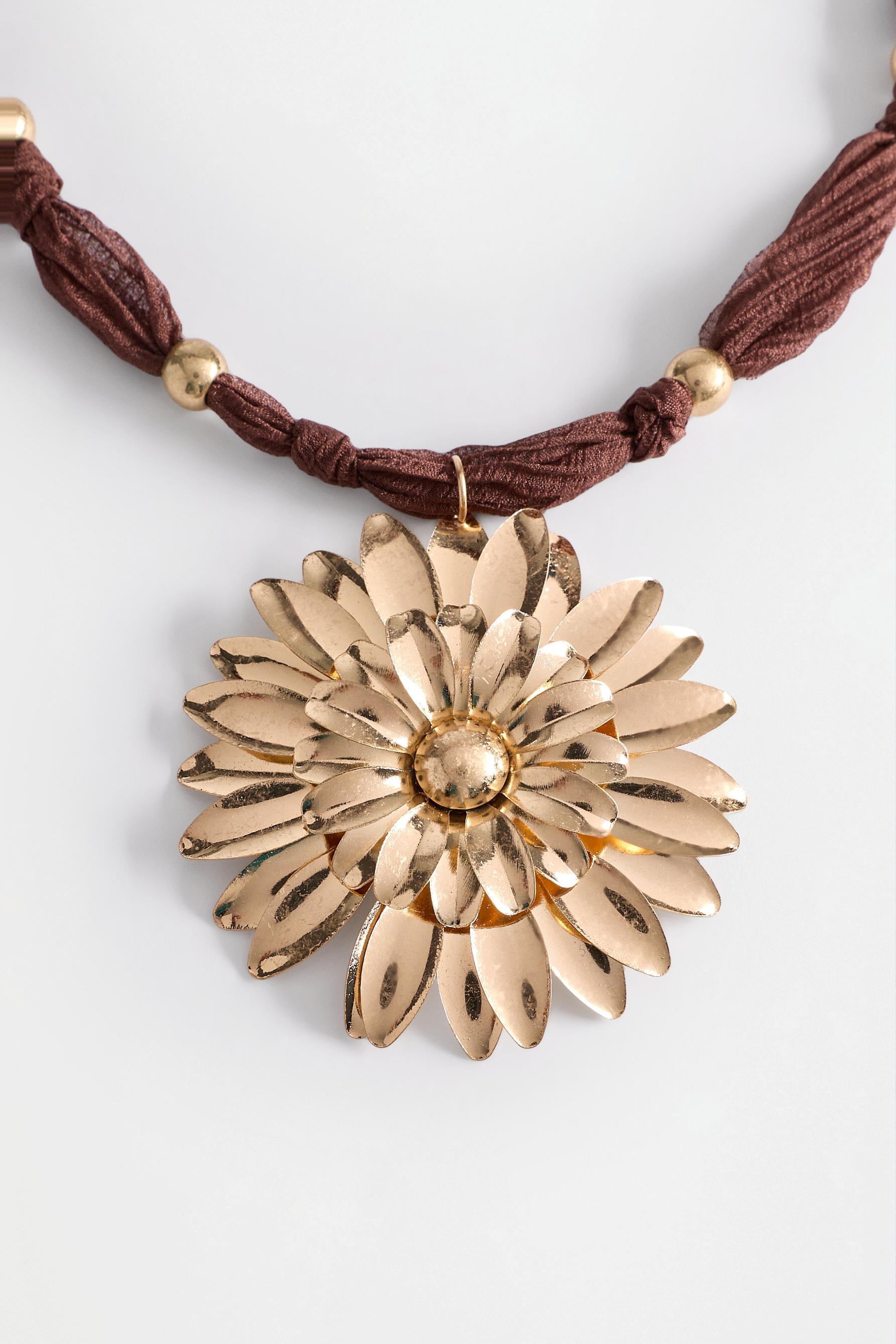 Flower necklace — DARK BROWN