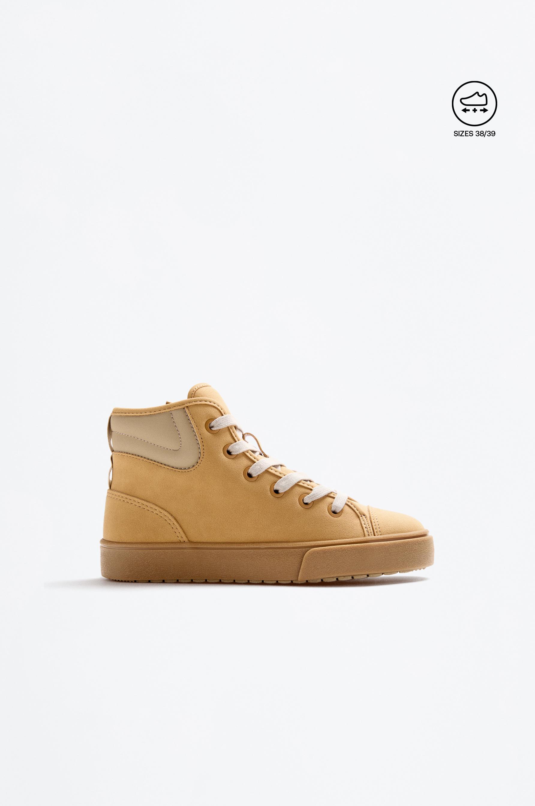 Zapatilla botín efecto suede