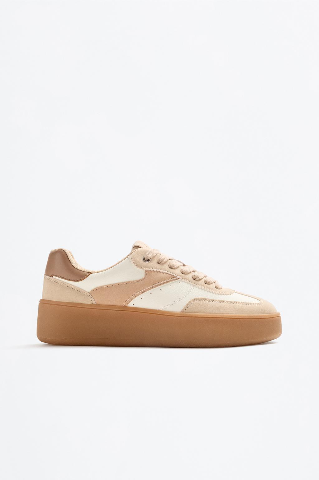 Sneakers con suola color caramello