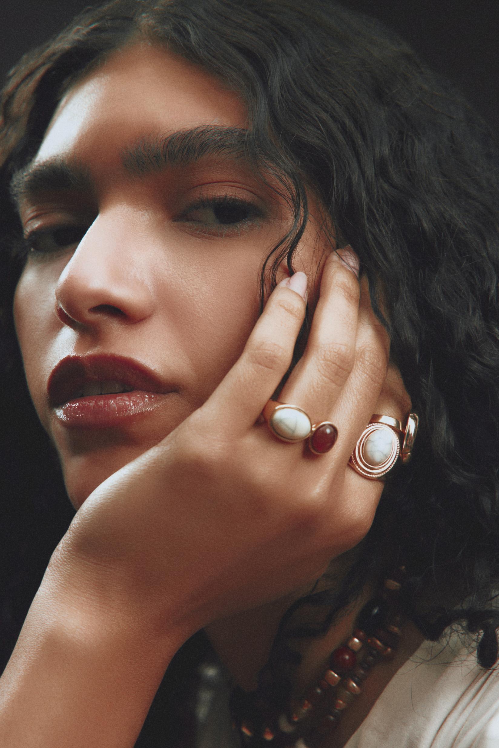 Stone-detailed rings (4-pack) — GOLDEN