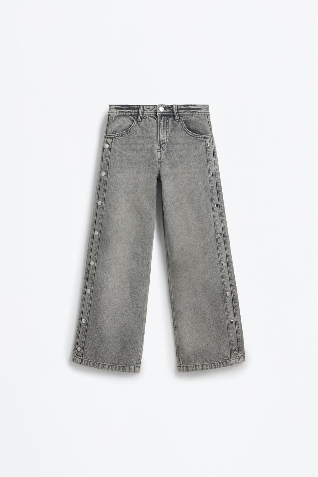 Wide-leg jeans with buttons