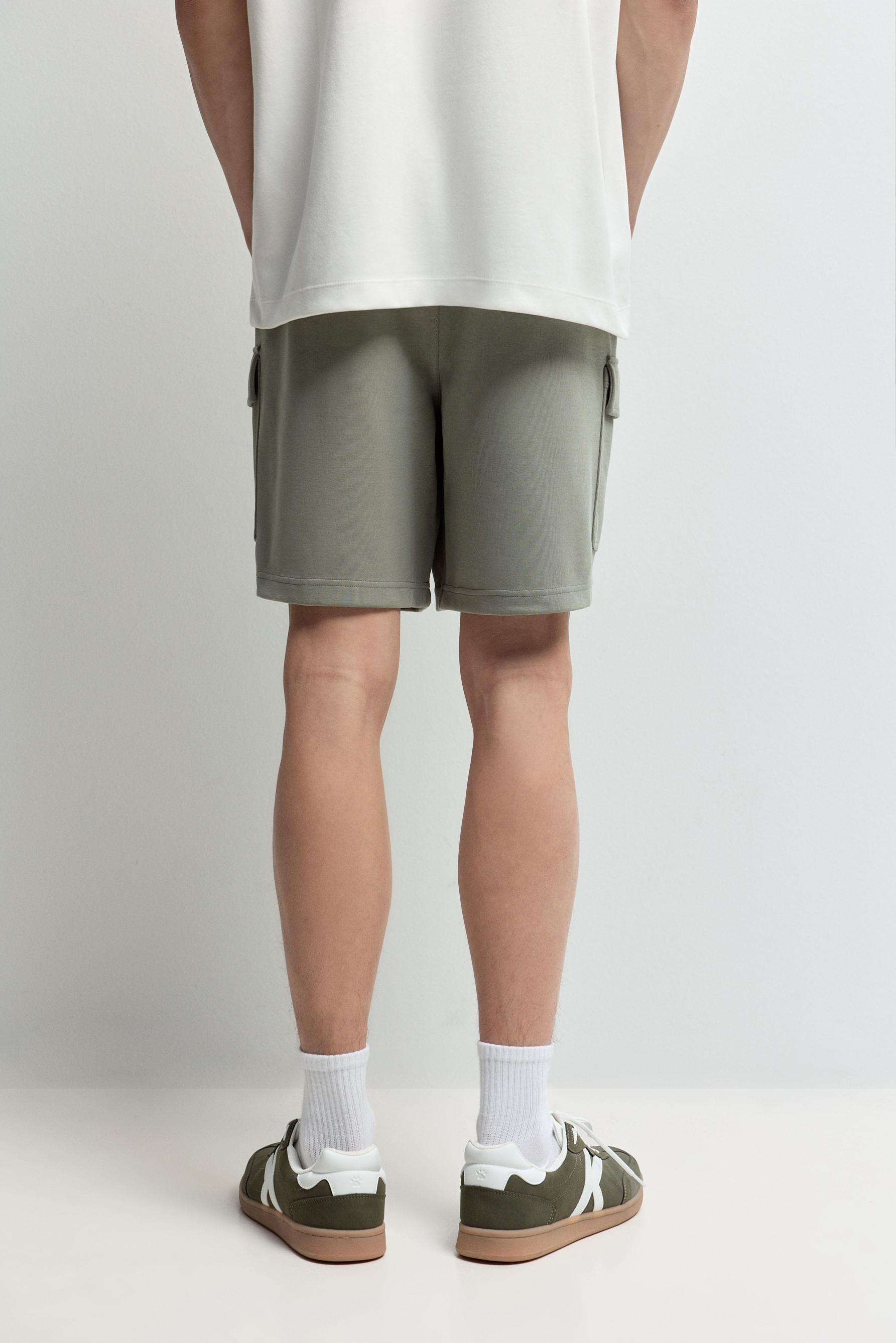 Interlock cargo Bermuda shorts — PALE GREEN