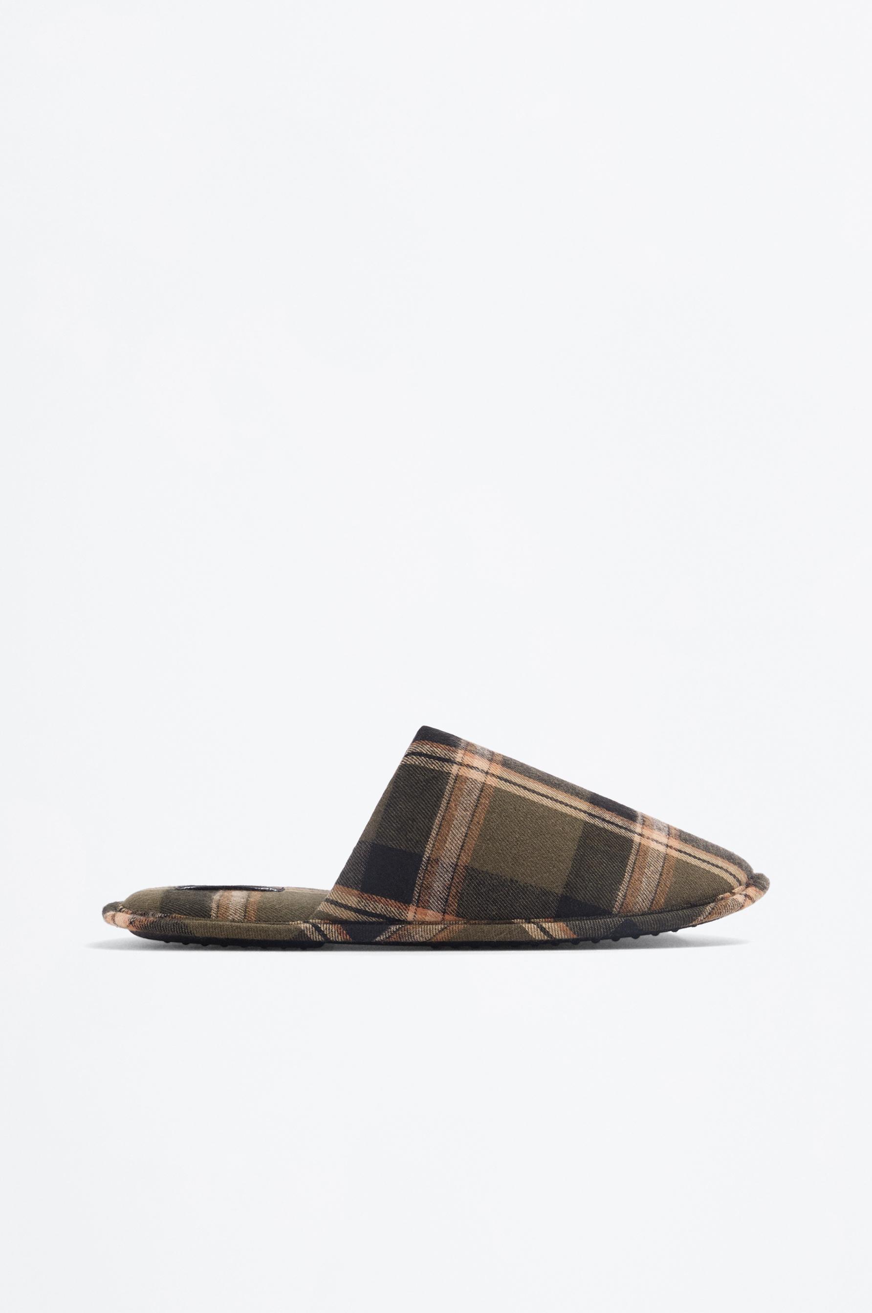 Zapatilla de casa cuadros