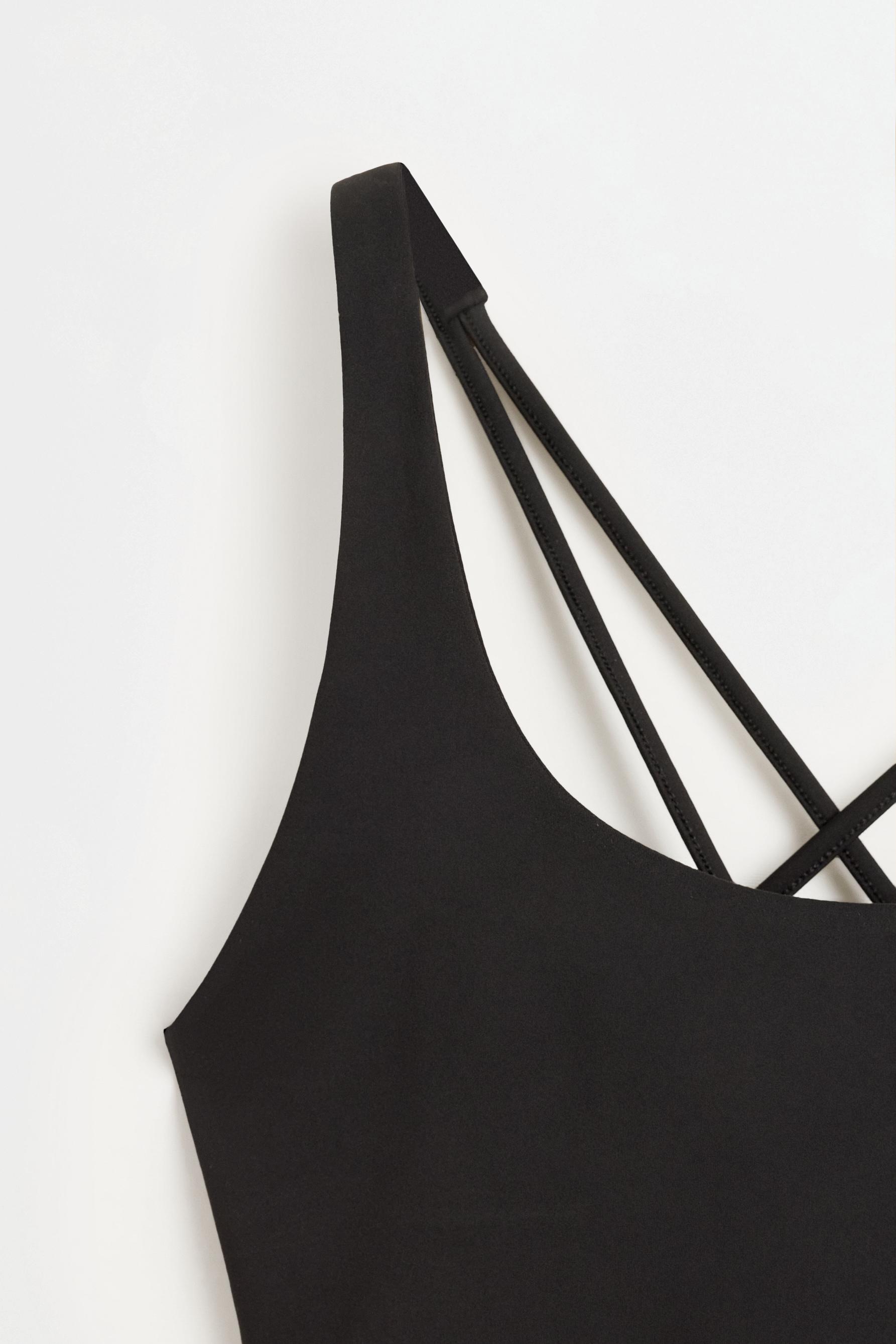 Crossover strap sports top — BLACK