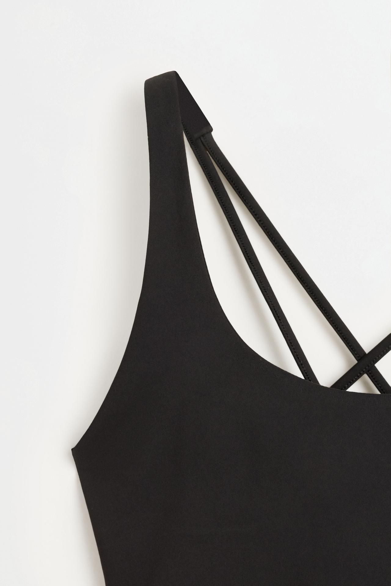 Crossover strap sports top — BLACK