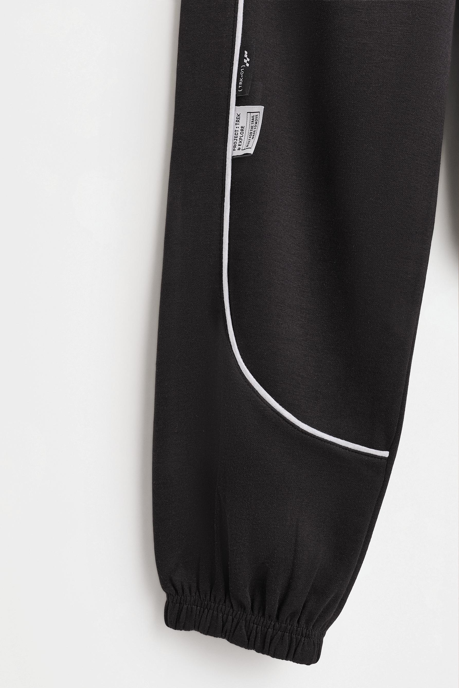 Interlock joggers with contrast piping — BLACK