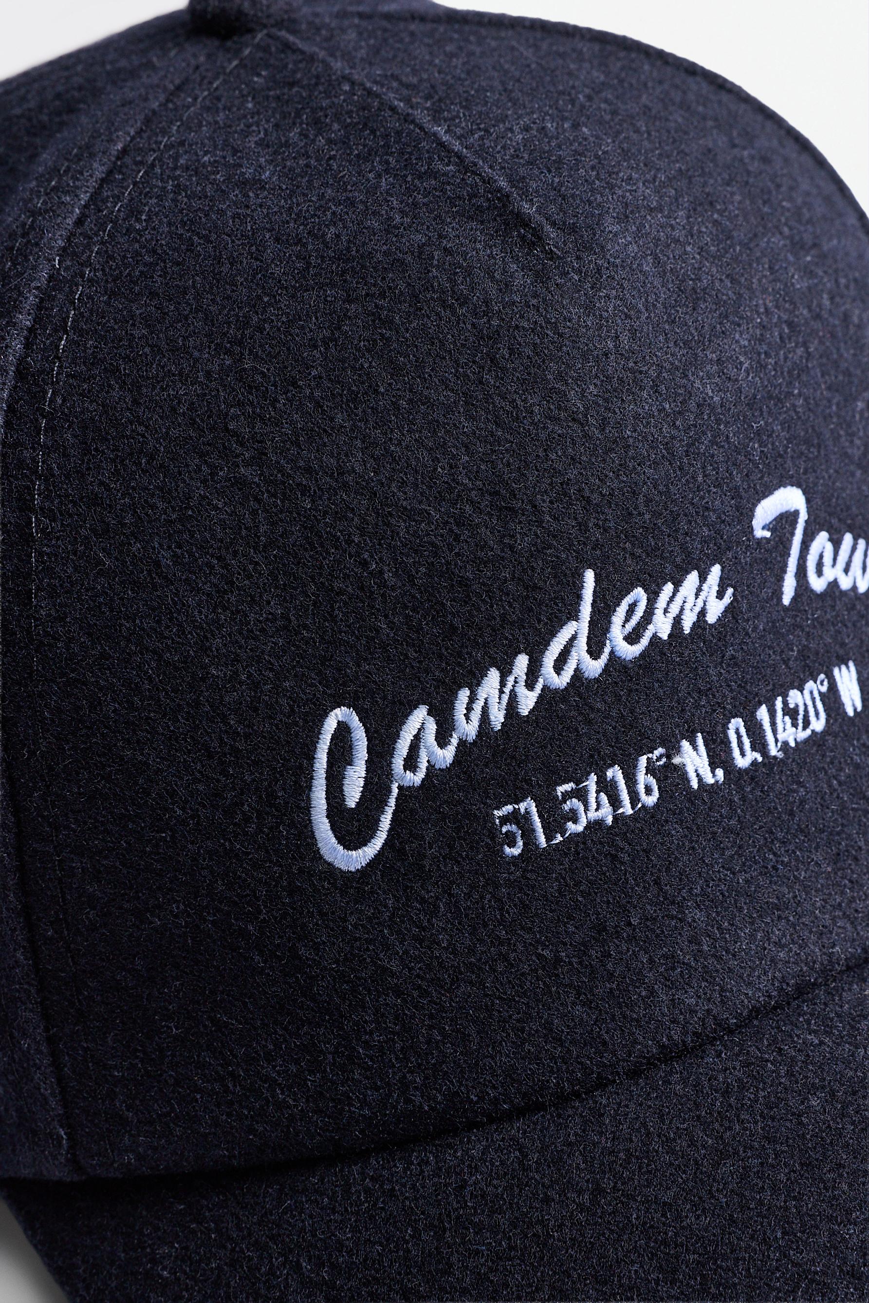 Embroidered felt cap — NAVY/WHITE