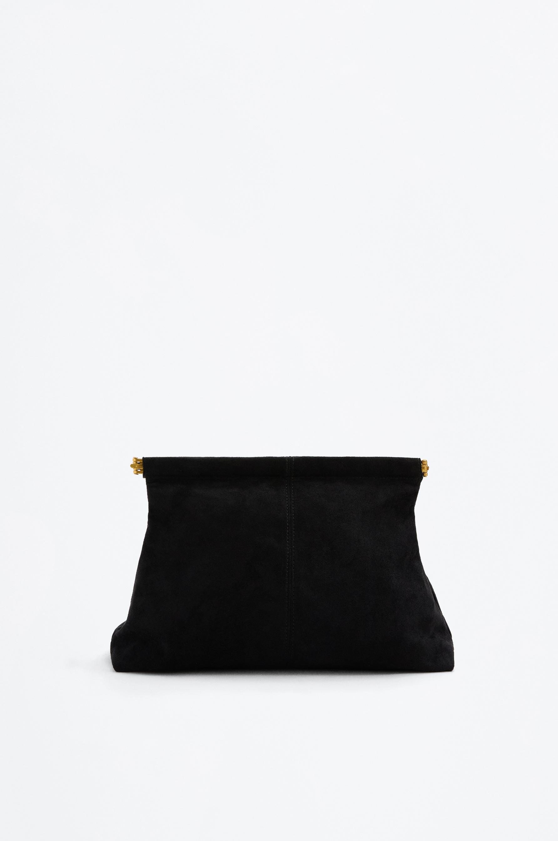 Bolso de mano tipo pouch efecto ante