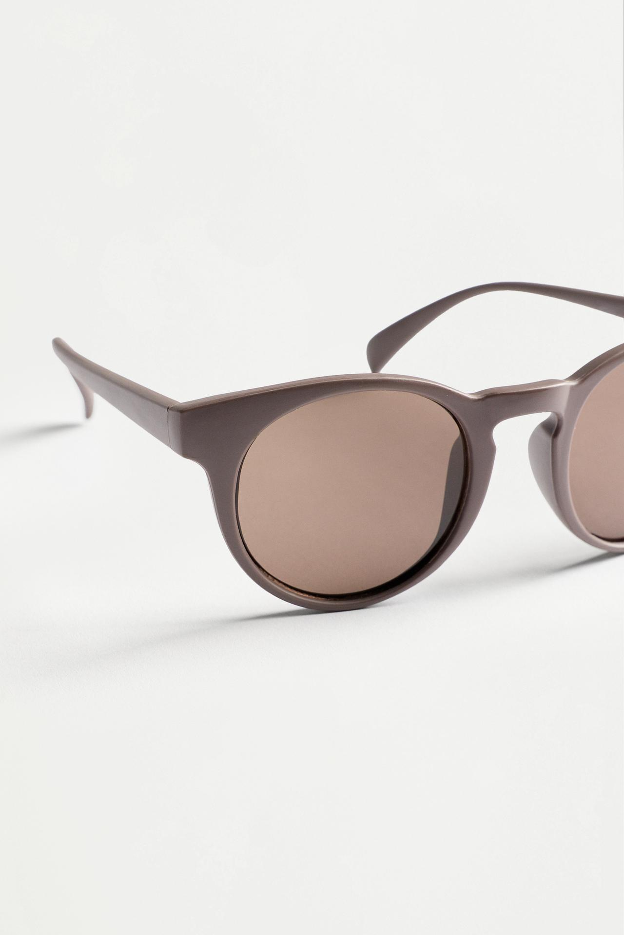 Round sunglasses — BROWN