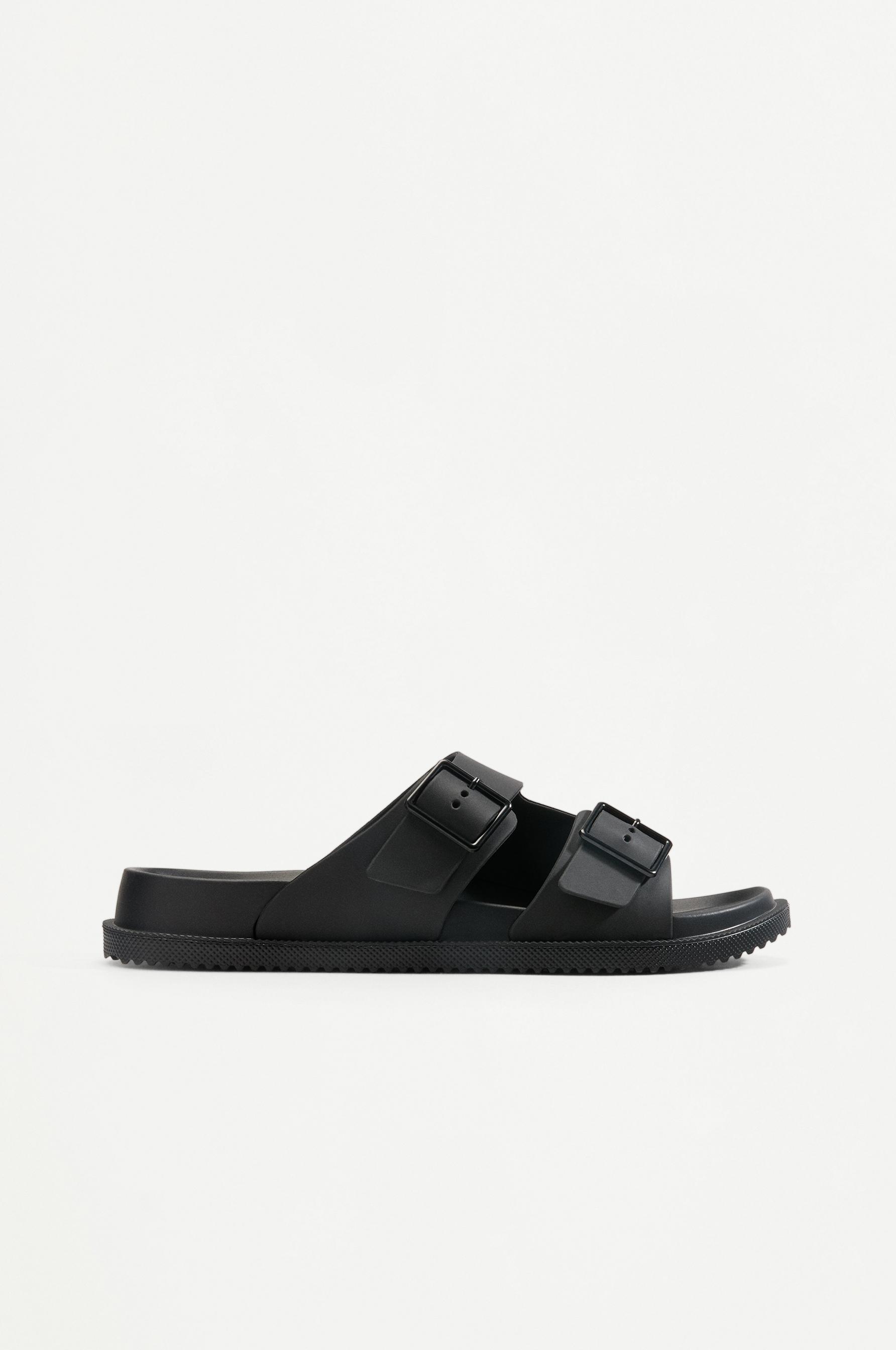 Comfort buckle sandals — BLACK