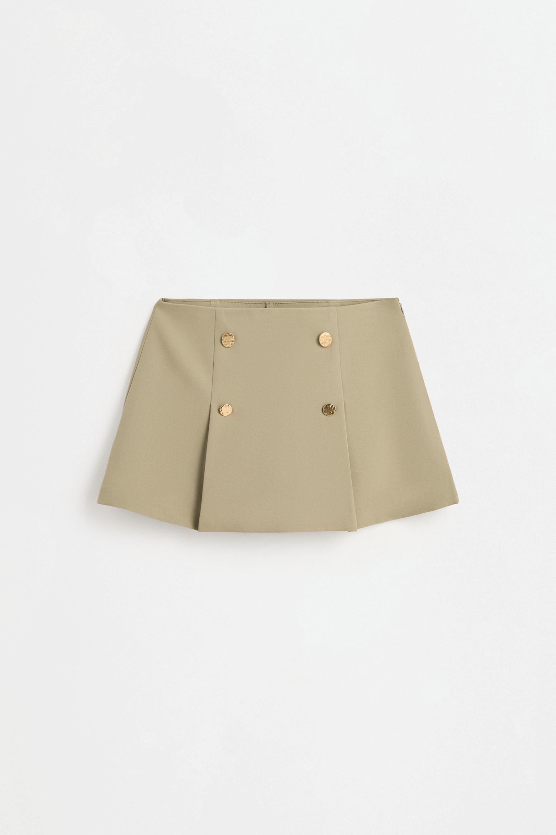 Gold button skort — PALE KHAKI