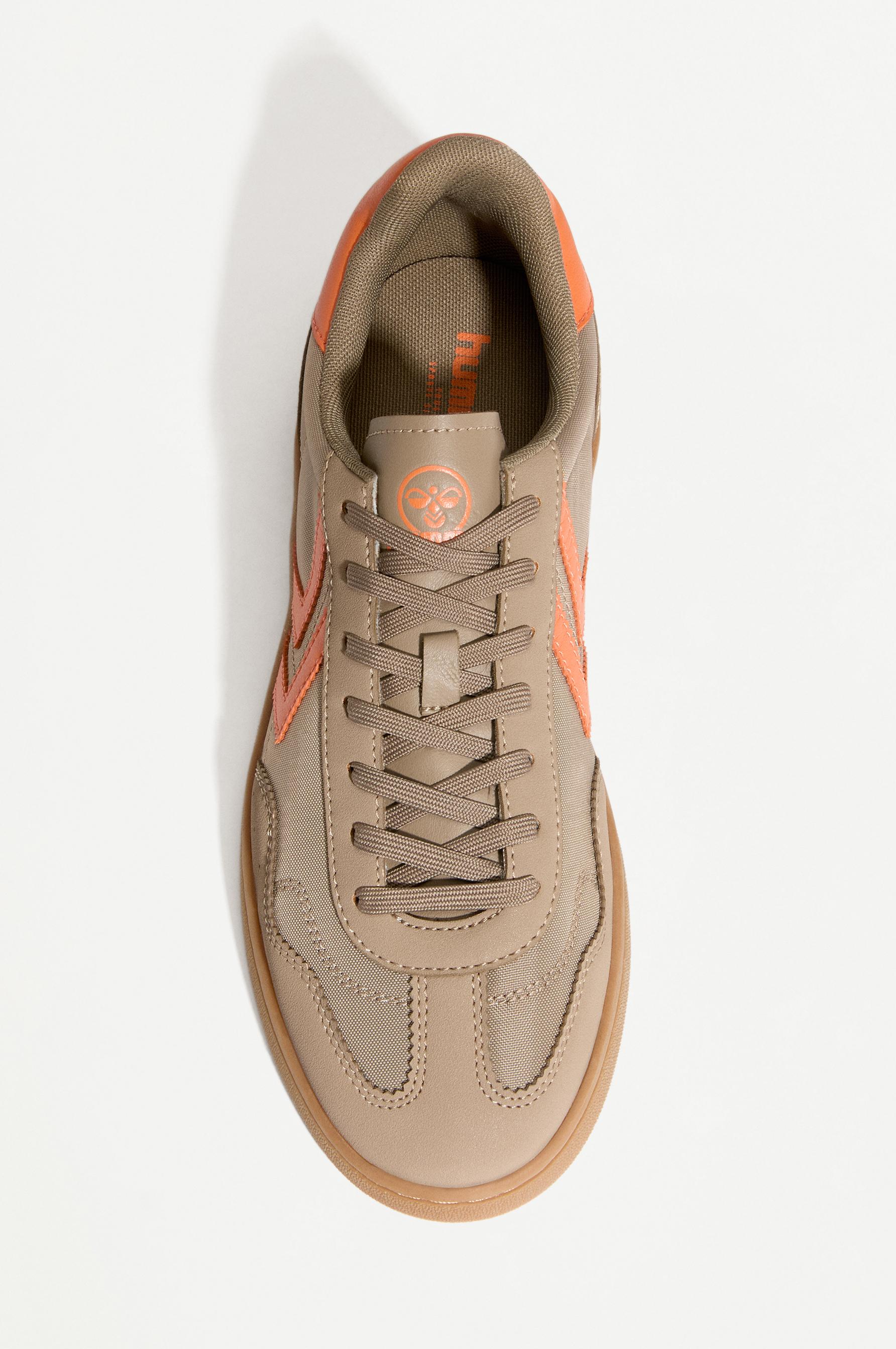 Hummel sneakers — BROWN