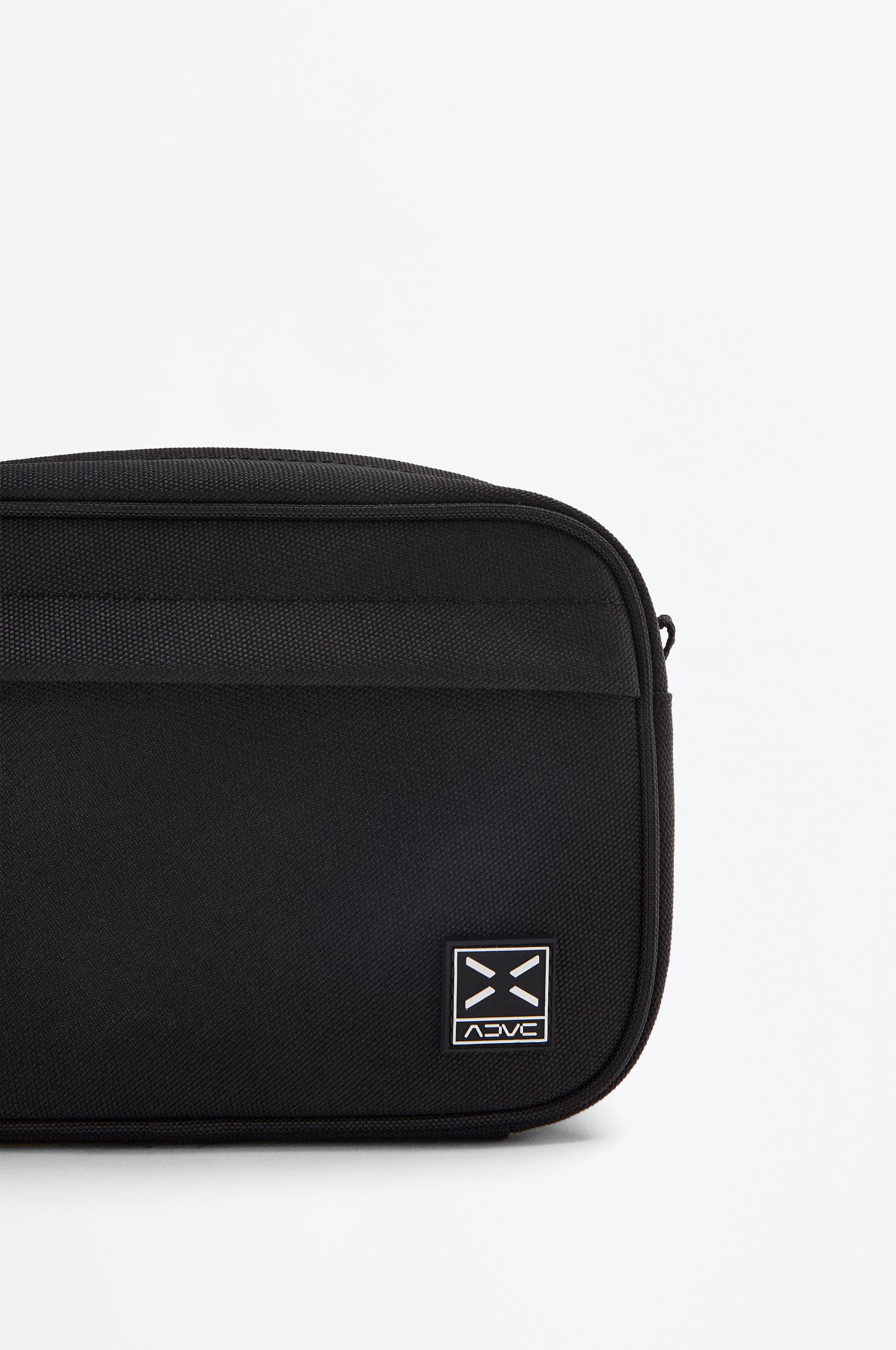 Basic toiletry bag — BLACK
