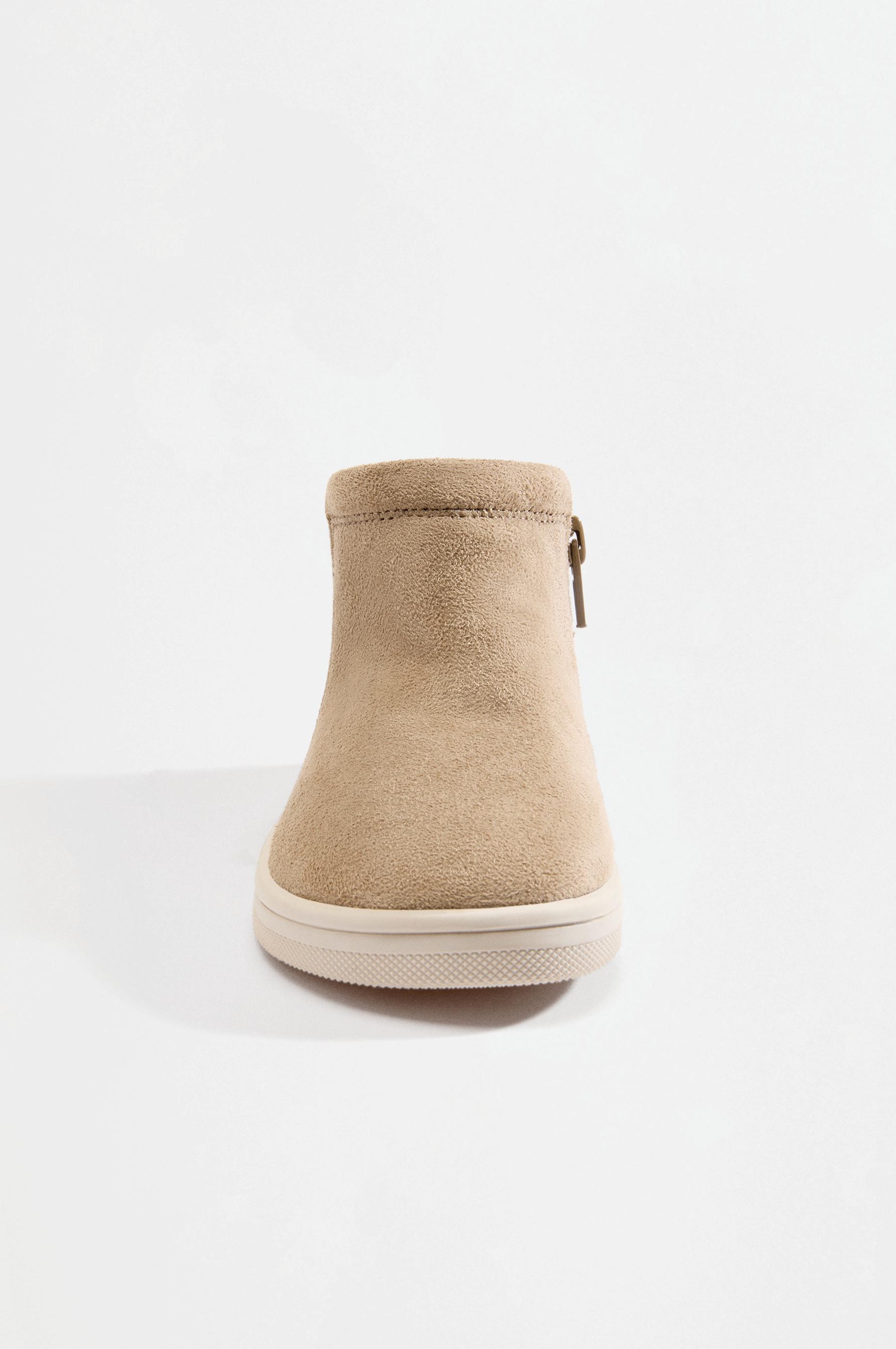 Casual barefoot Chelsea boots — BEIGE