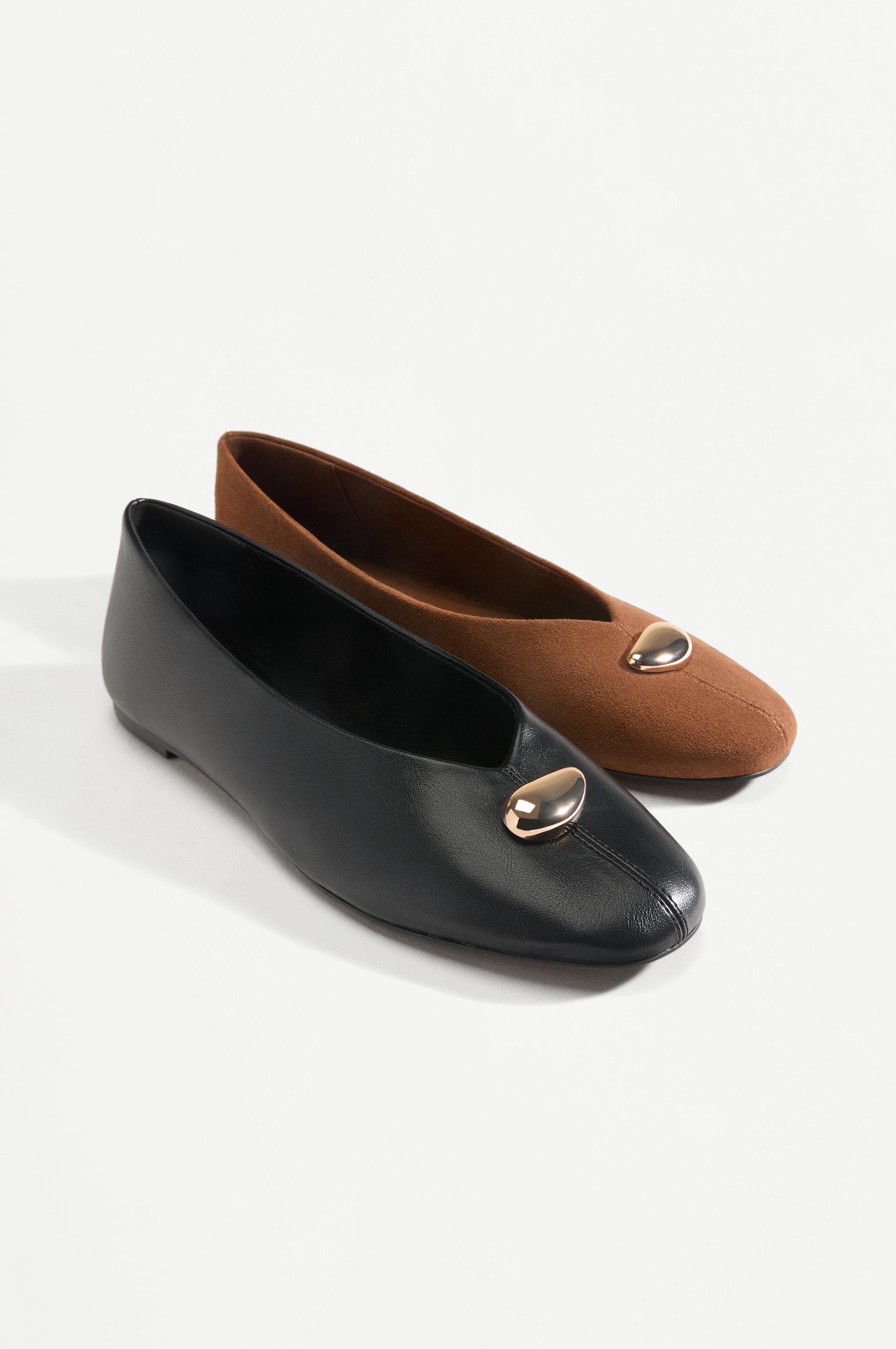 Metal detail ballet flats — BLACK