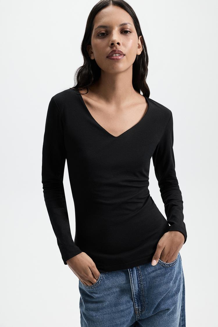 Long sleeve V-neck T-shirt — BLACK