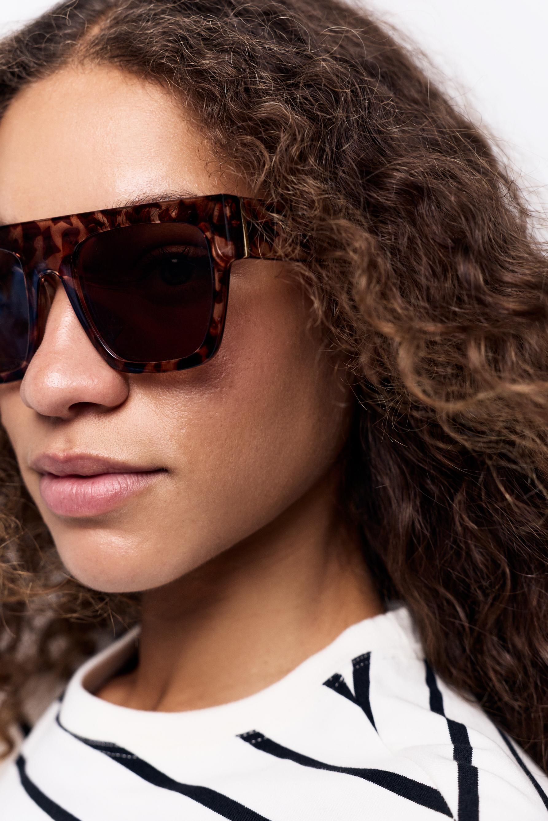Rectangular tortoiseshell glasses — TORTOISESHELL