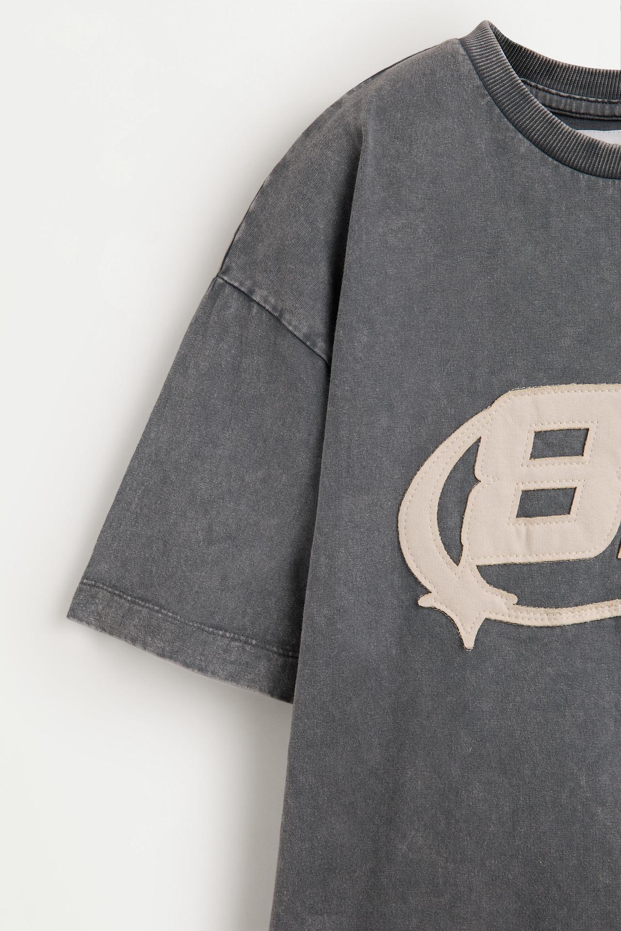 T-shirt with patch — BLUE GREY