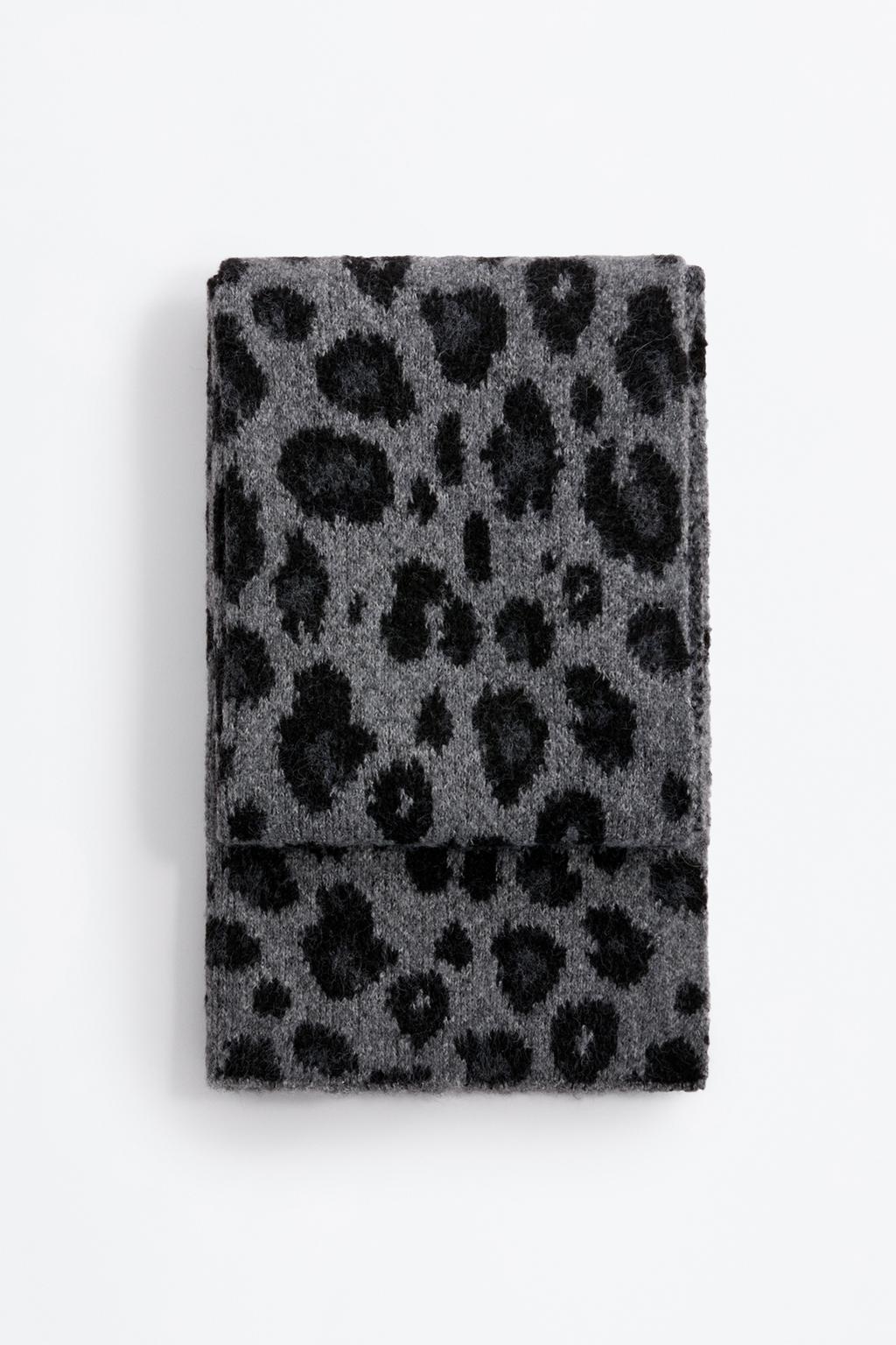 Jacquard animal print scarf