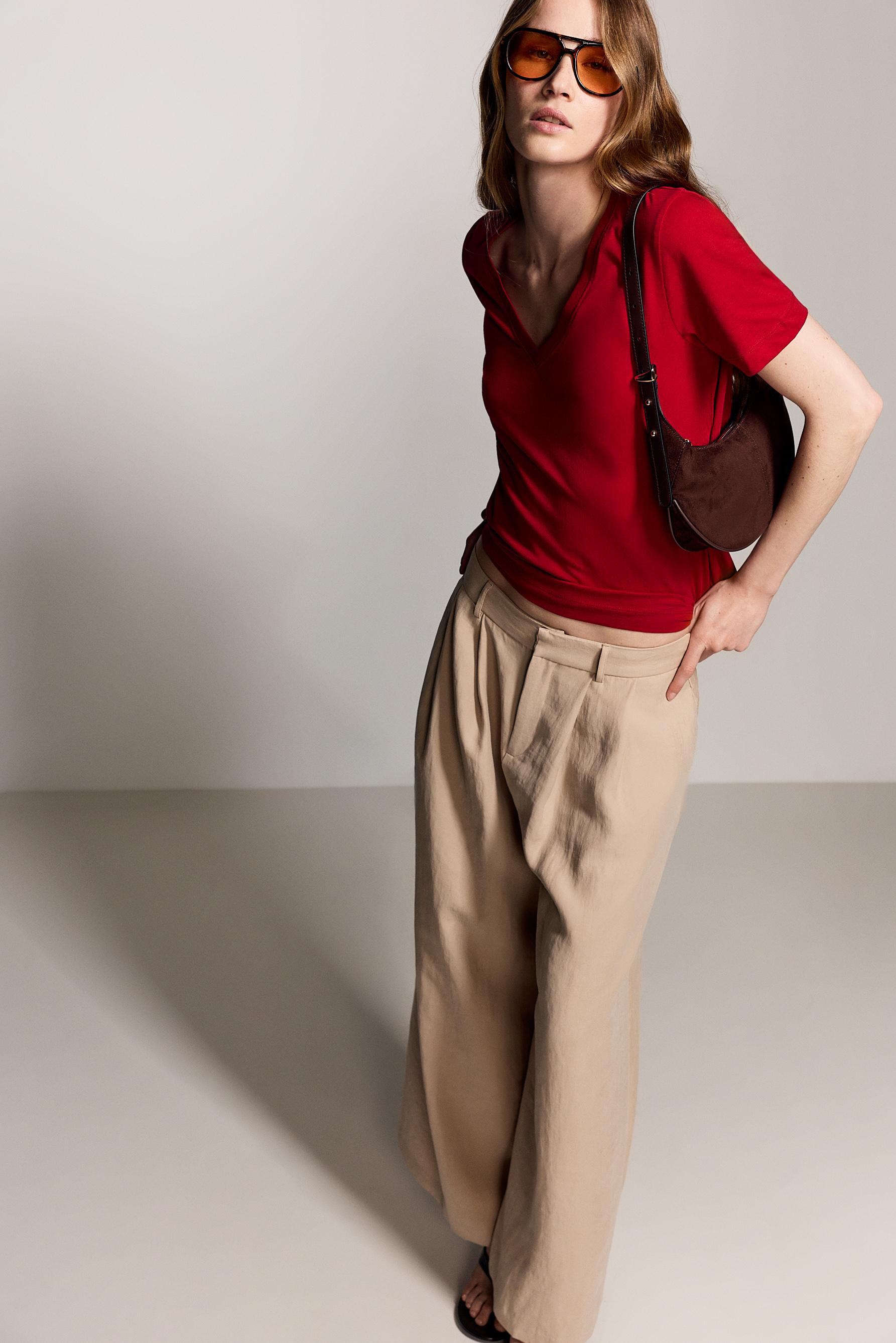 Basic V-neck T-shirt — RED