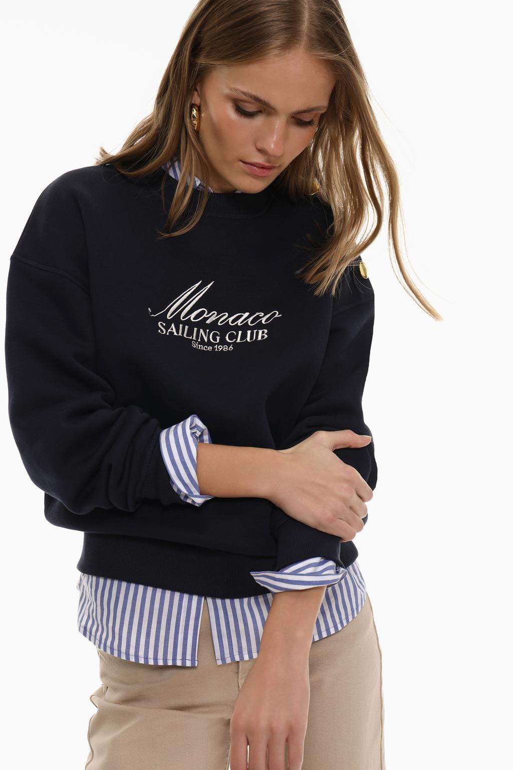 Embroidered sweatshirt with buttons