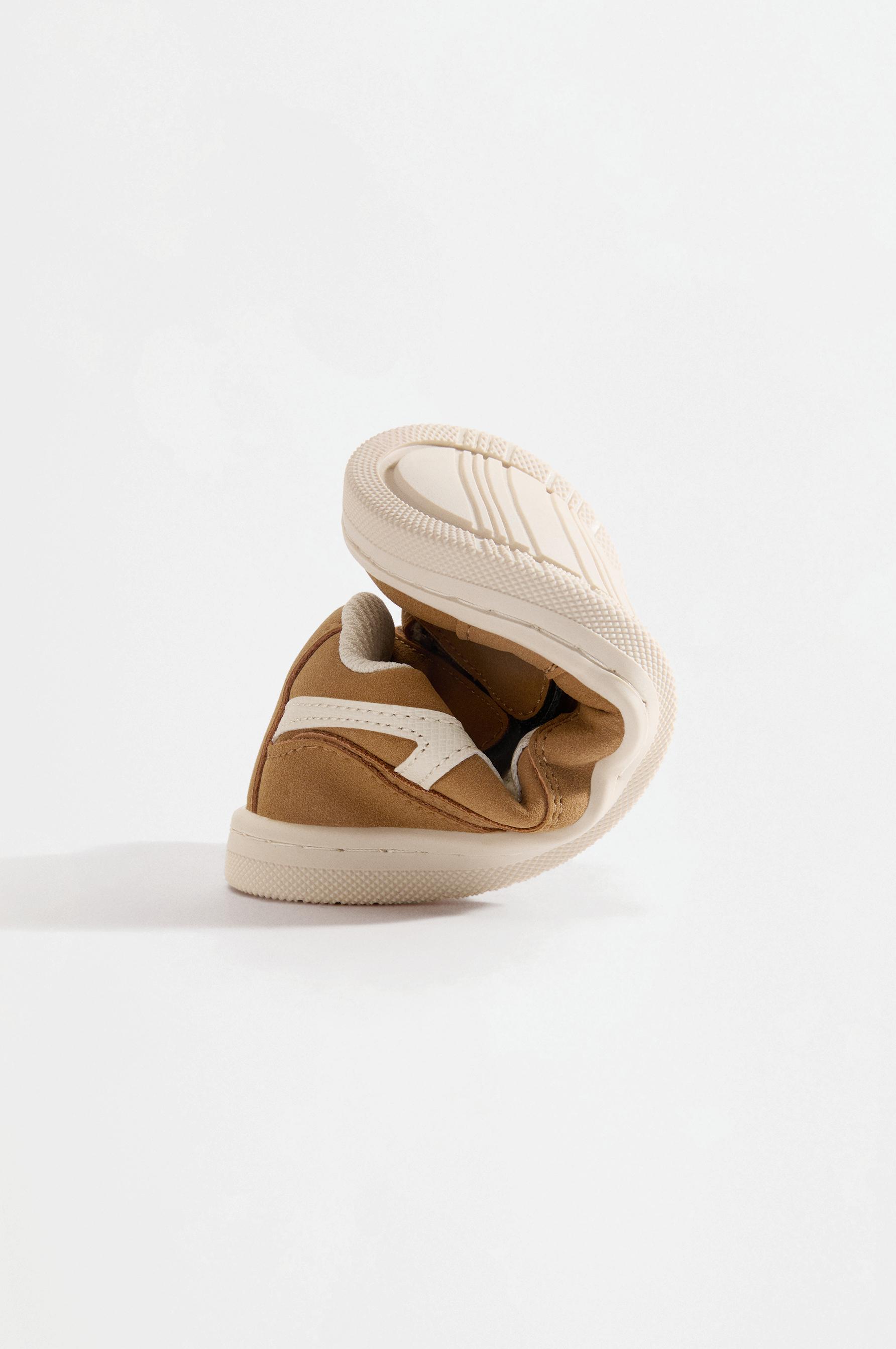 Barefoot sneakers — MUSTARD