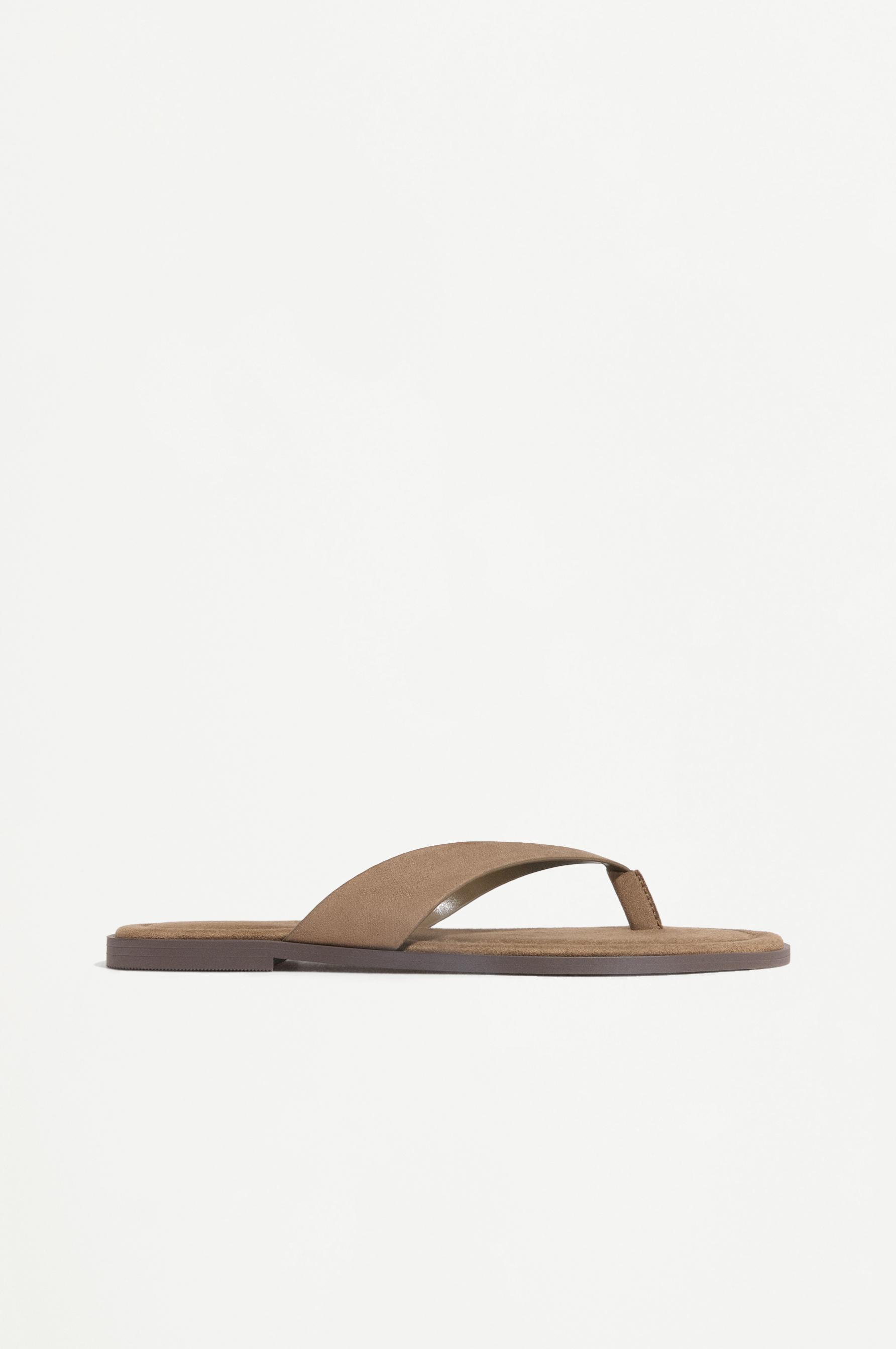 Flat toe-post sandals — KHAKI