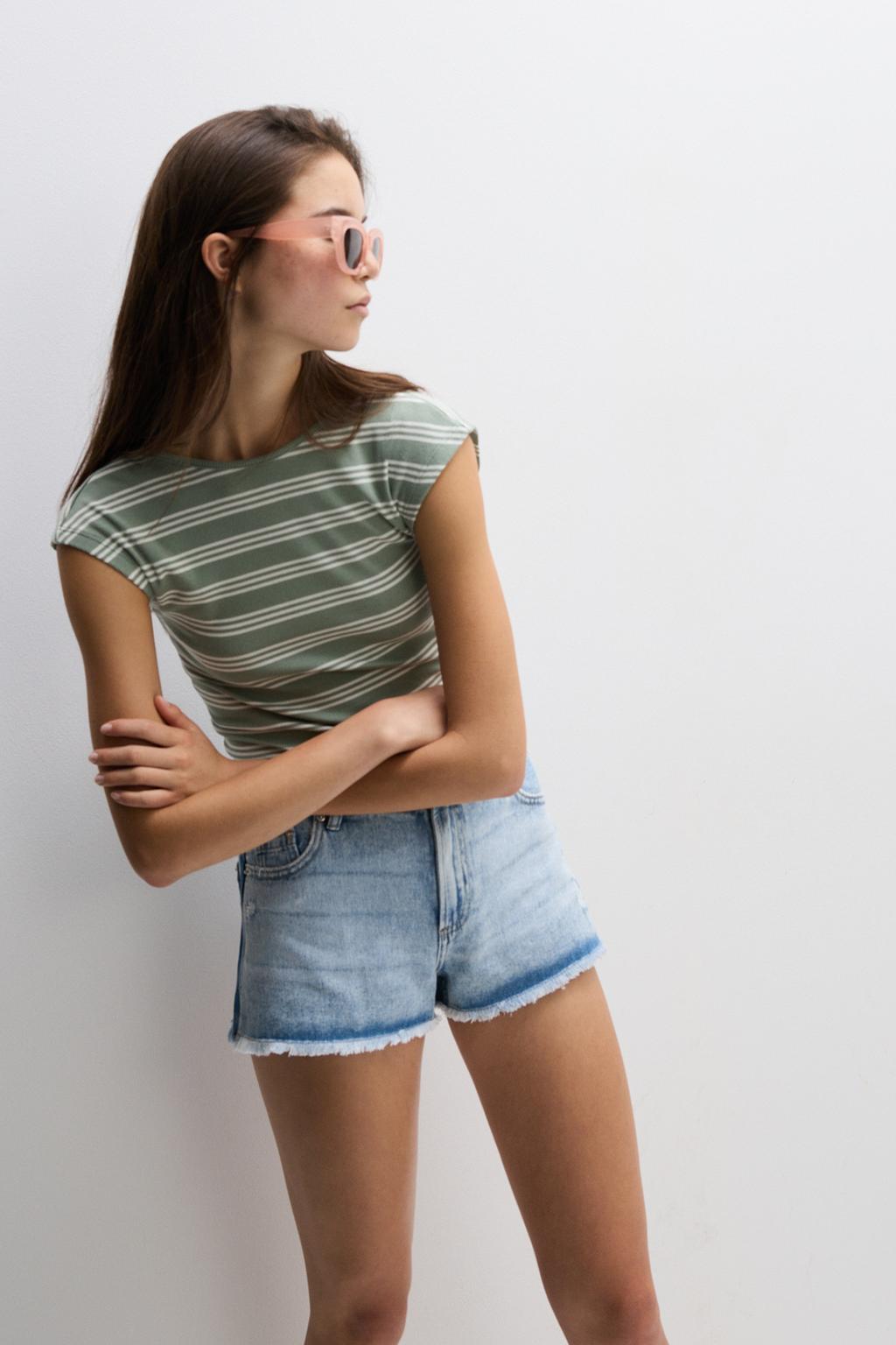 Pantalón curto denim bandas