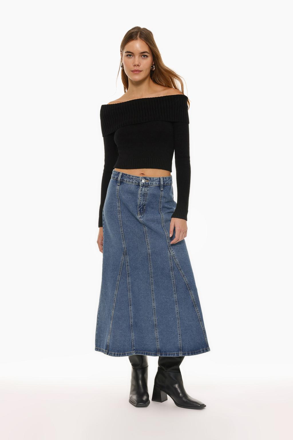 Denim skirt with seam detail