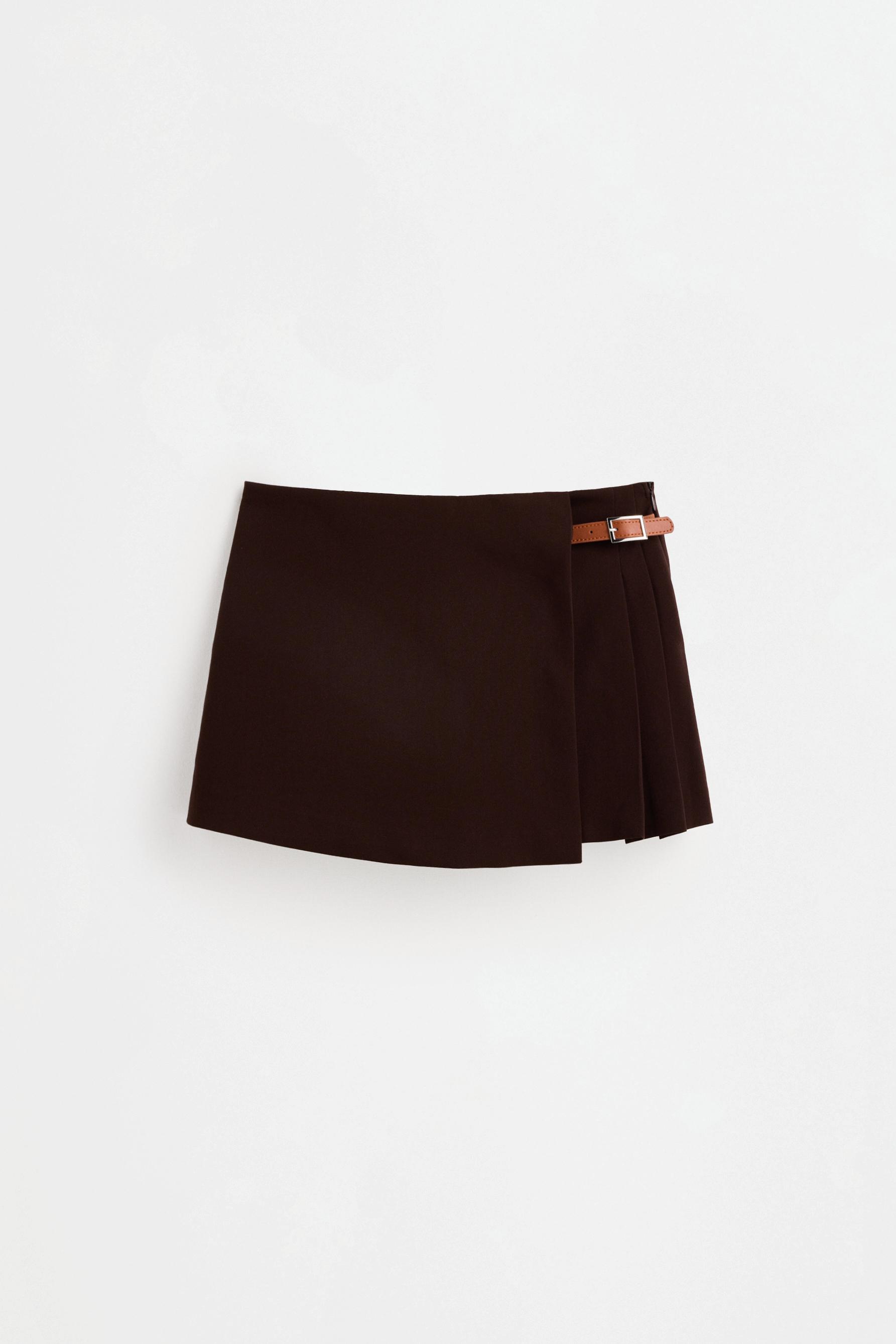 Skort con hebilla lateral