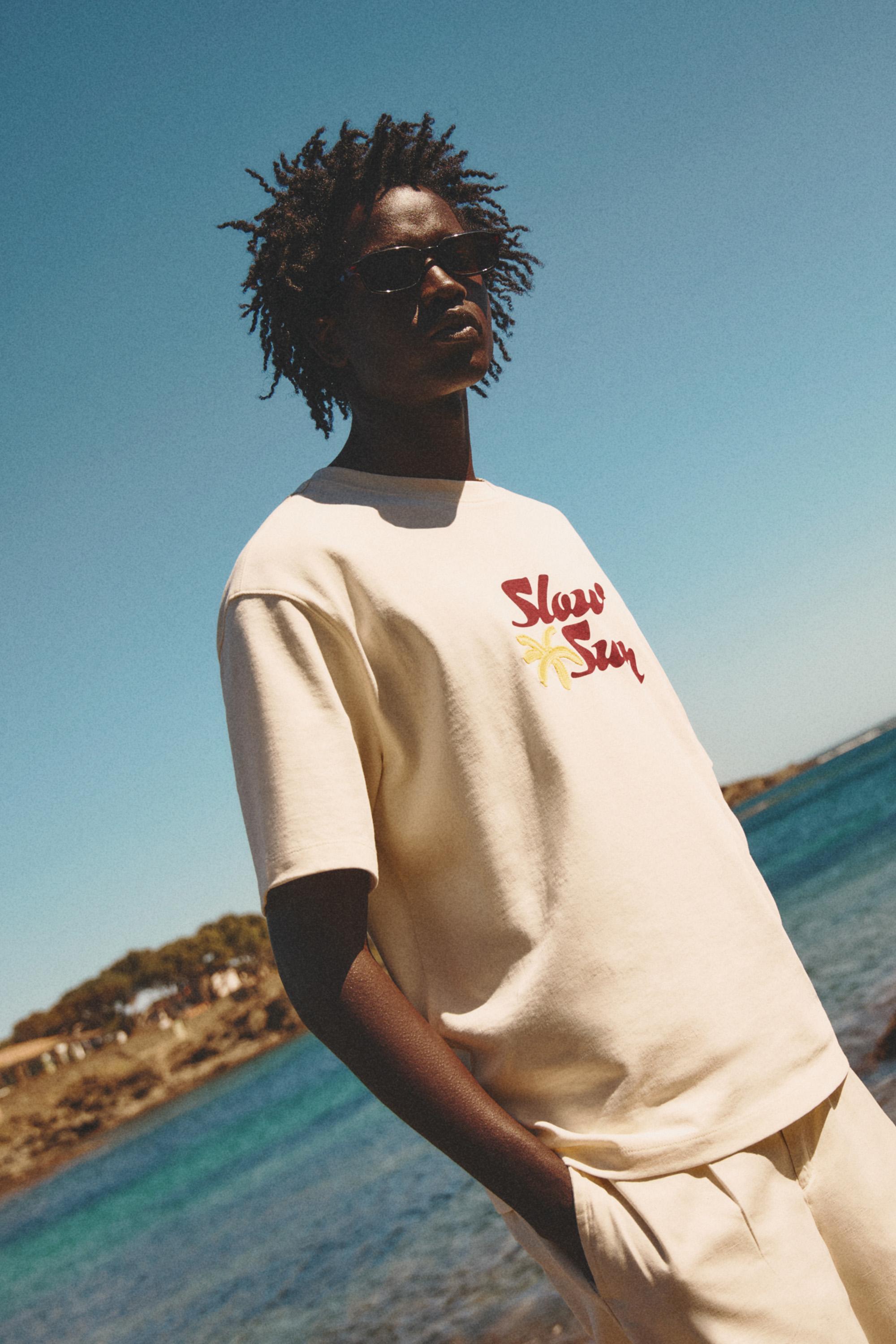 Embroidered text T-shirt — BUTTER