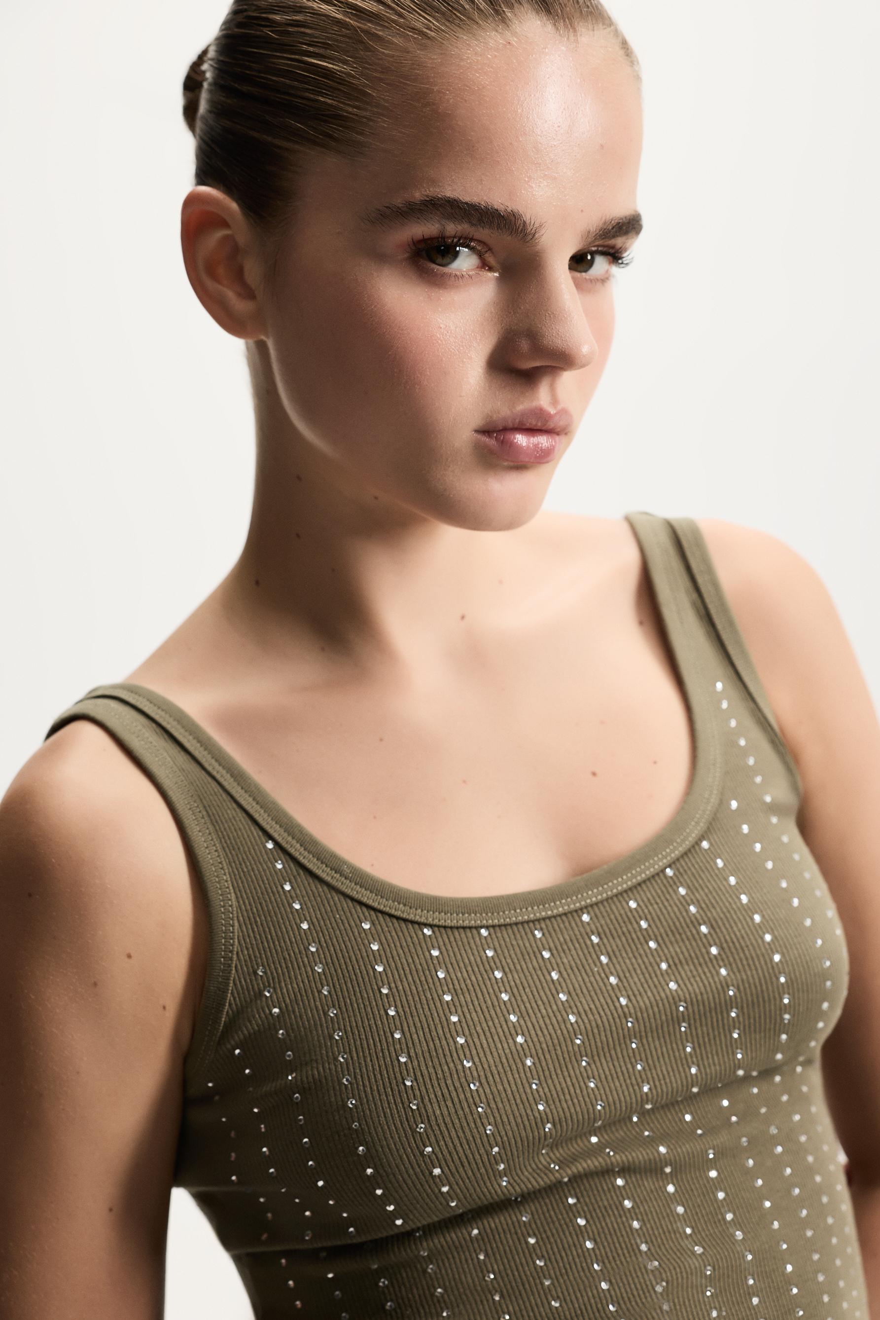 Ribbed rhinestone T-shirt — KHAKI