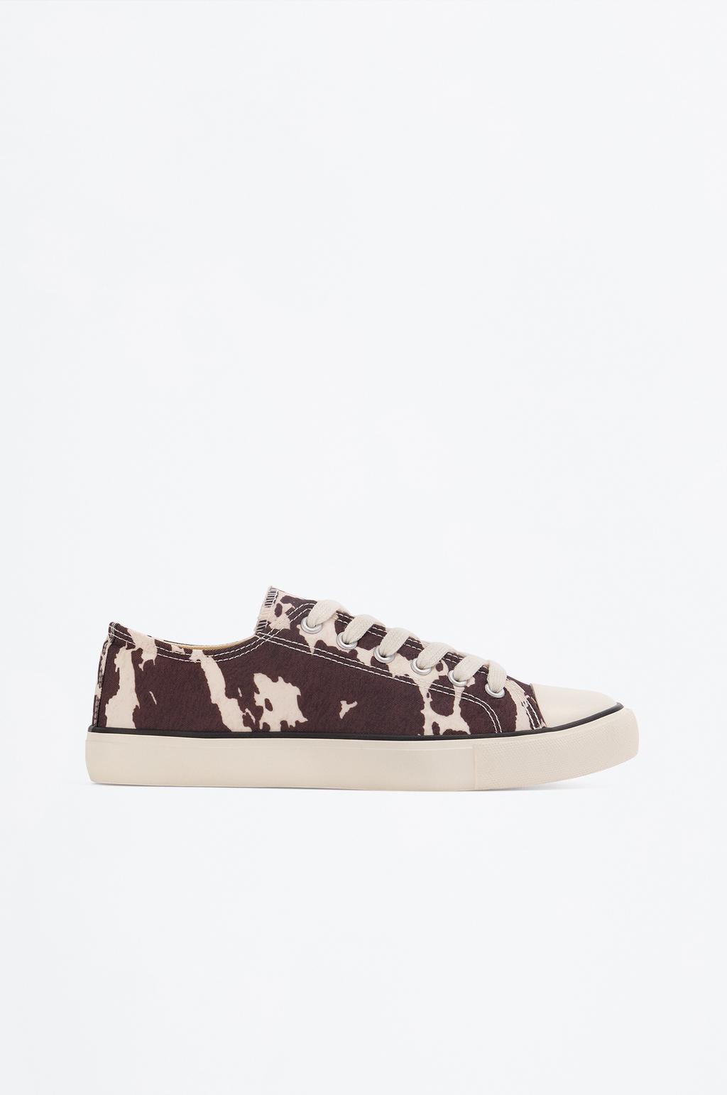 Zapatilla puntera tejido animal print