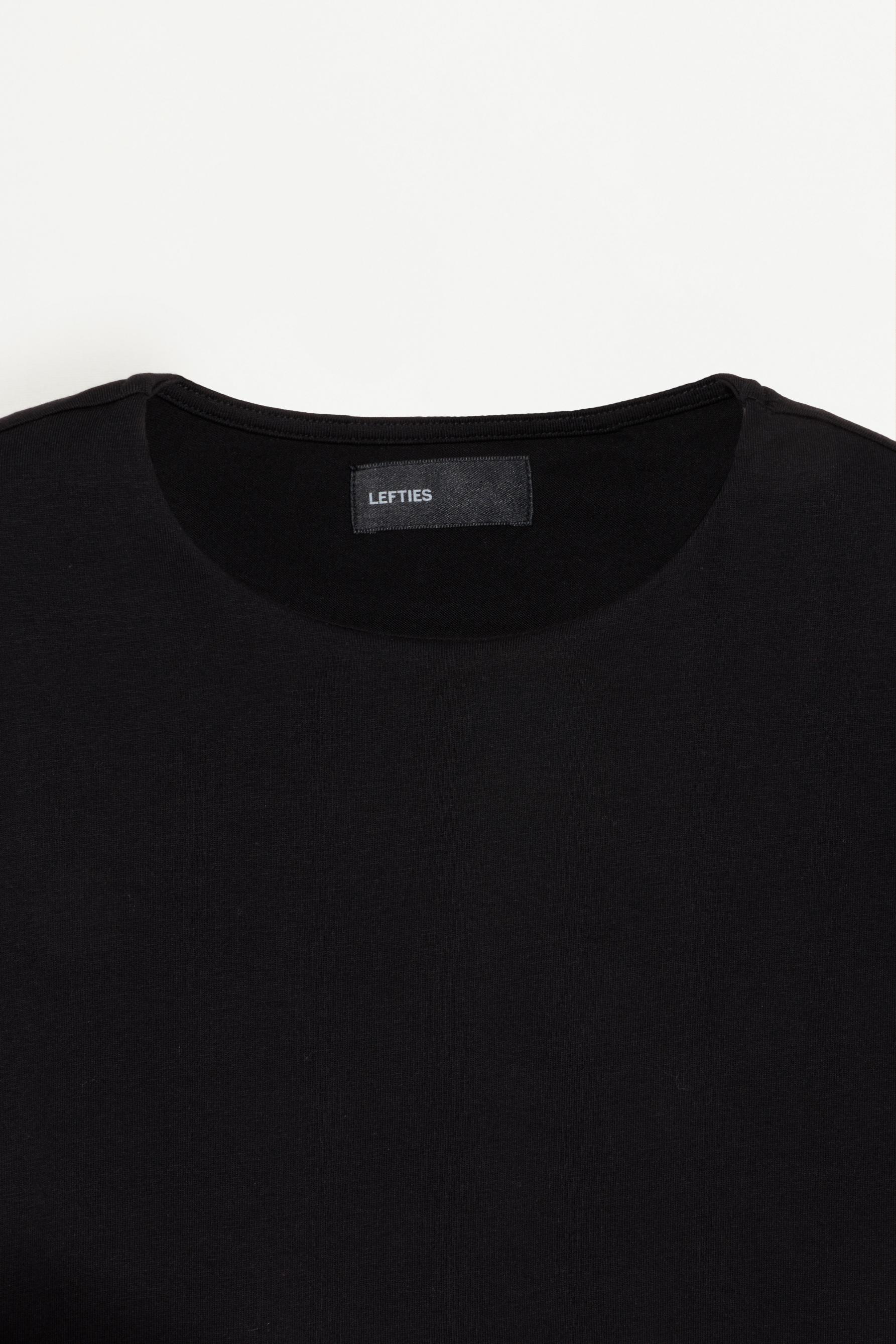 Round neck T-shirt — BLACK