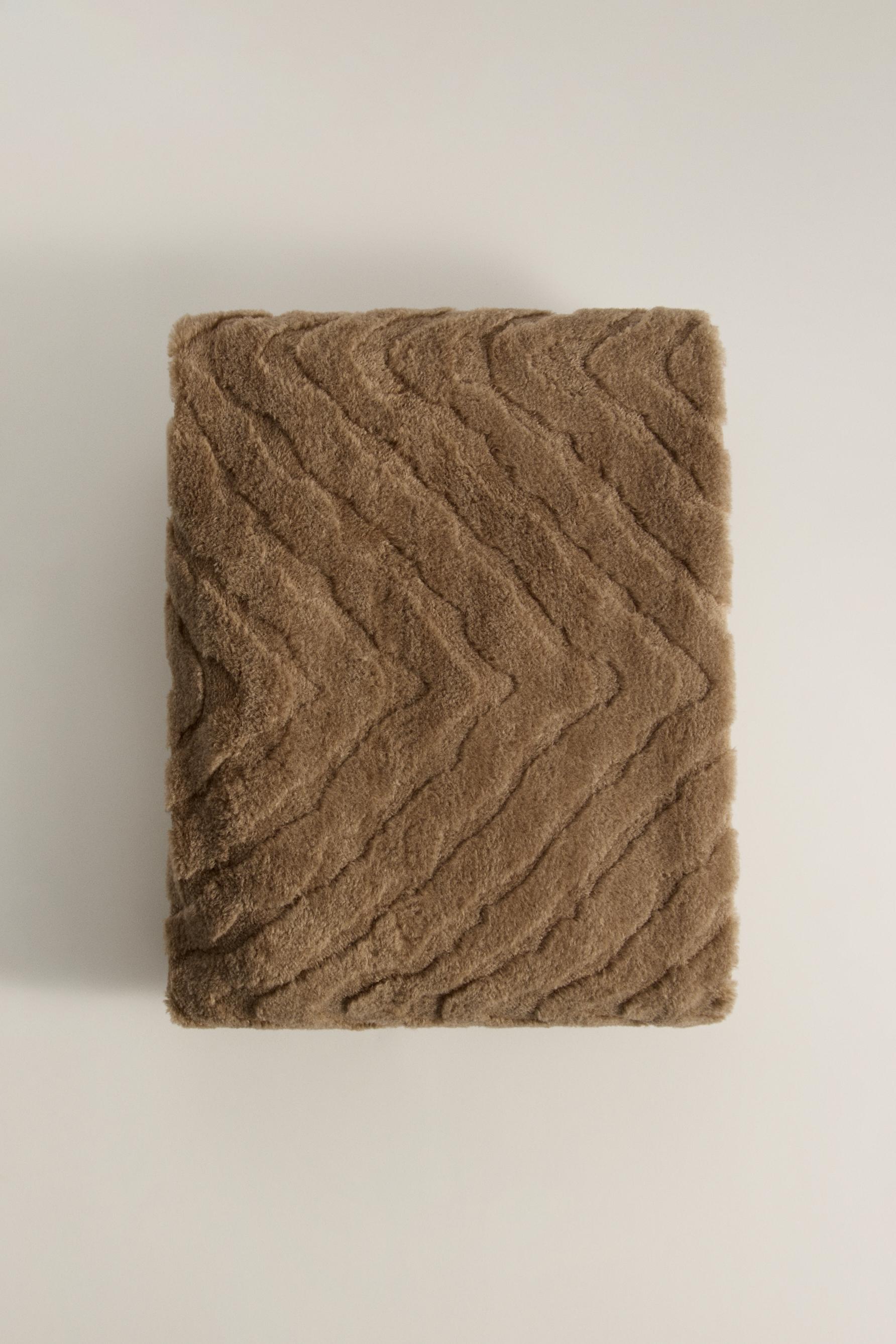 Manta efecto pelo textura 140 x 190 cm