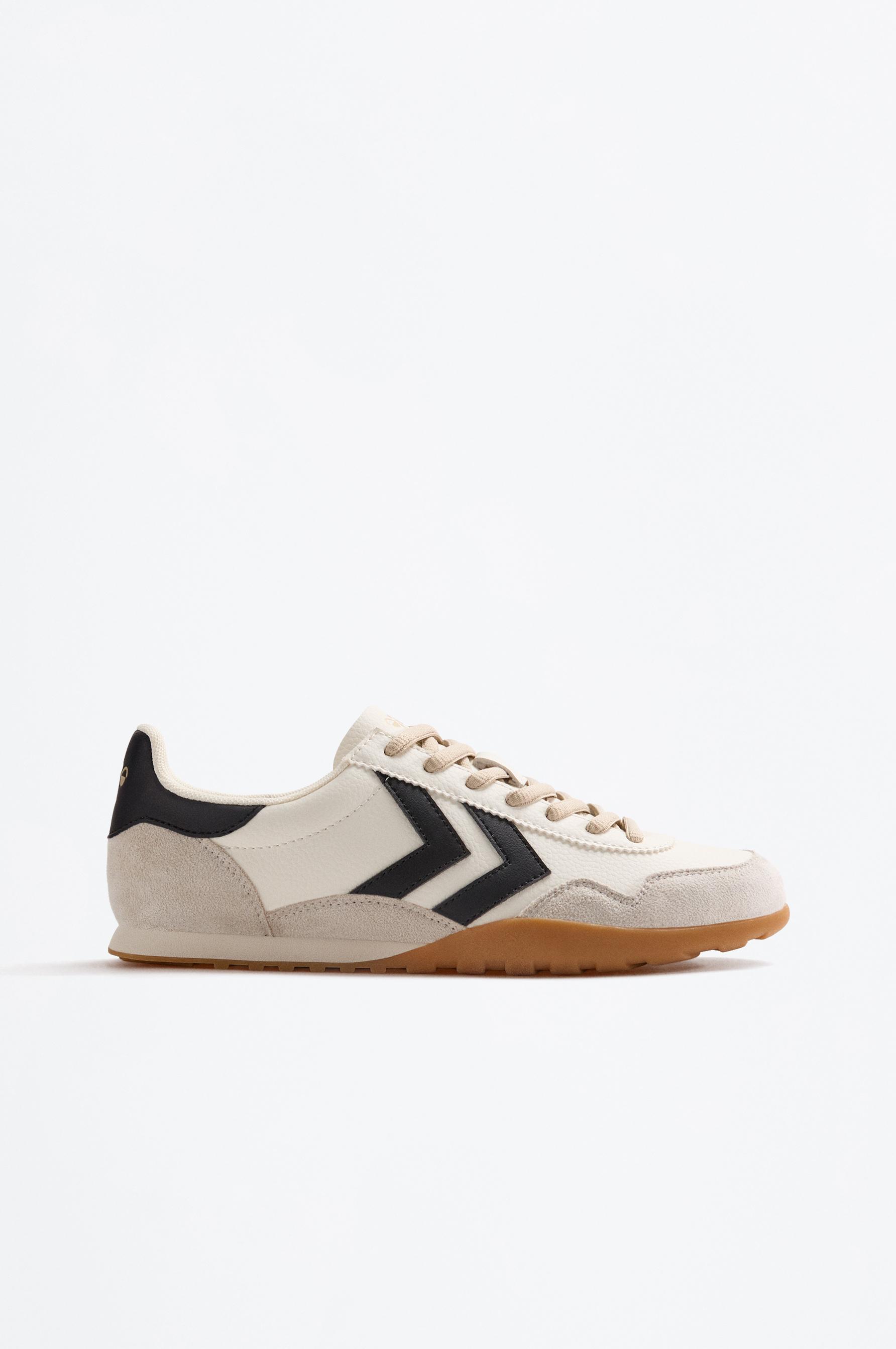 Hummel sports shoe — WHITE