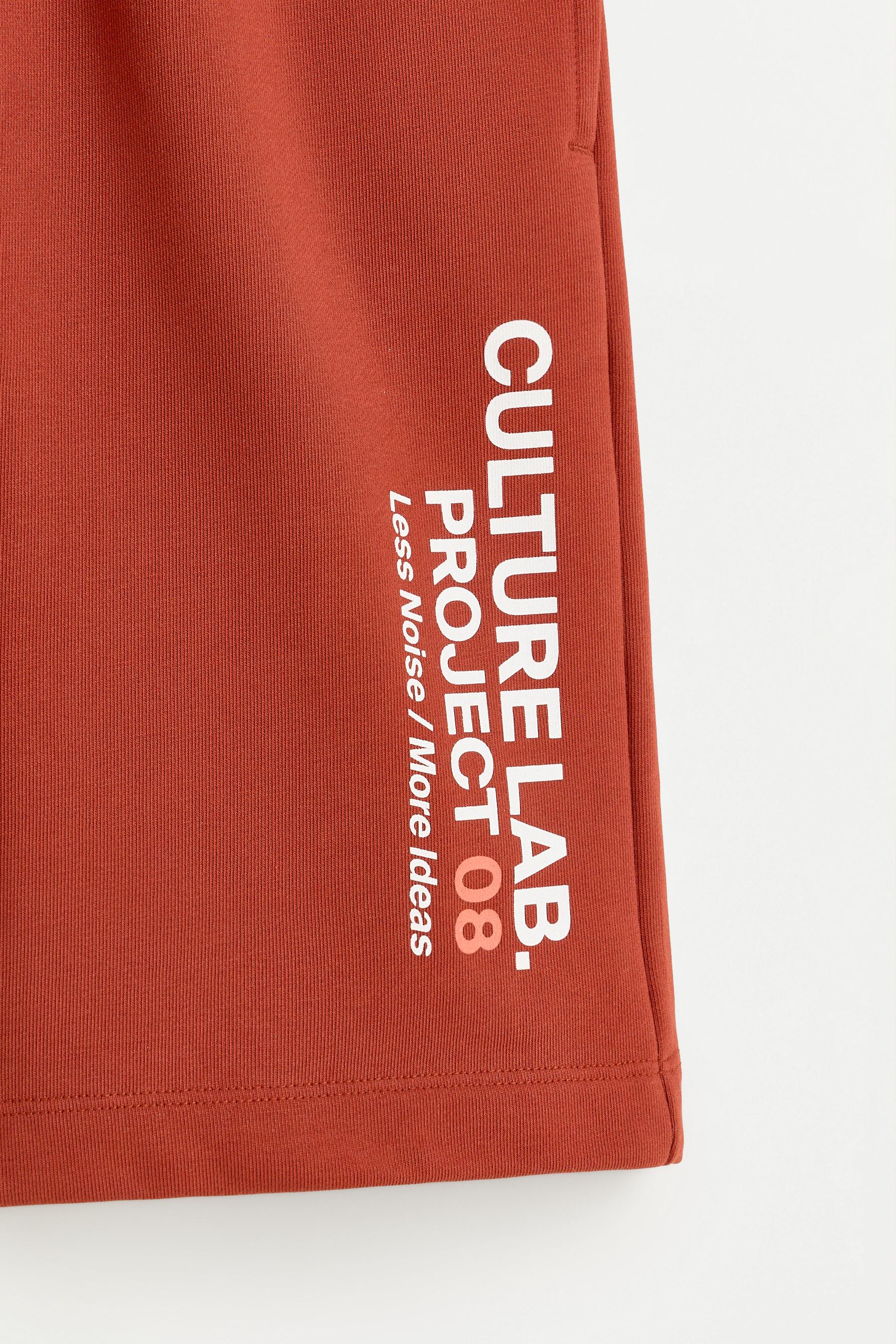 Plush Bermuda shorts with text — DARK PINK