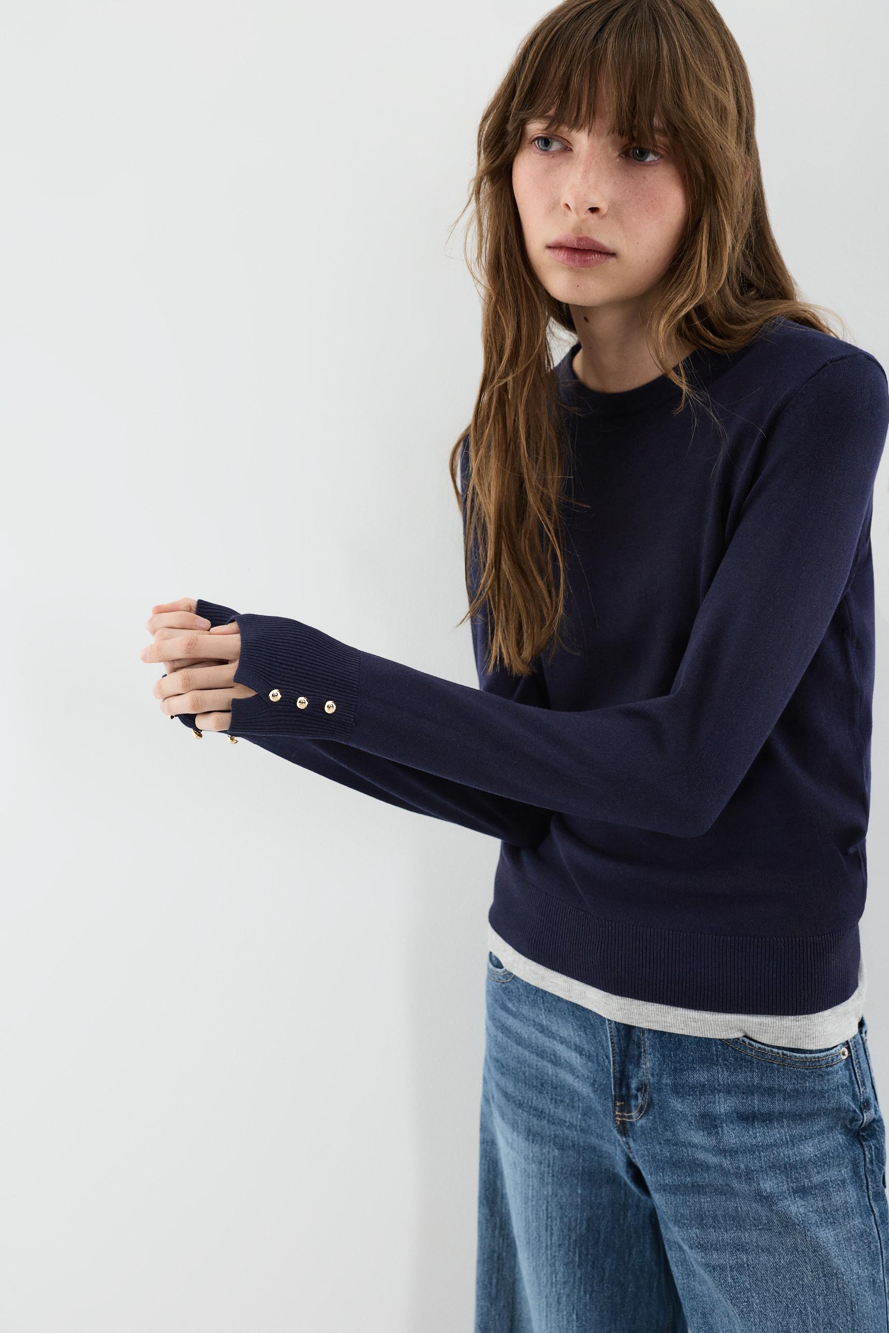 Basic gold button sweater — ELECTRIC BLUE