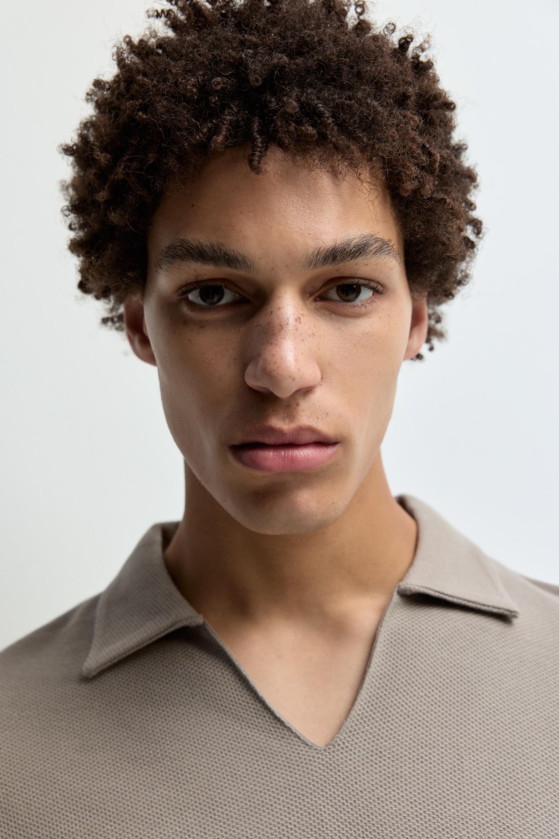 Textured V-neck polo shirt — CAMEL