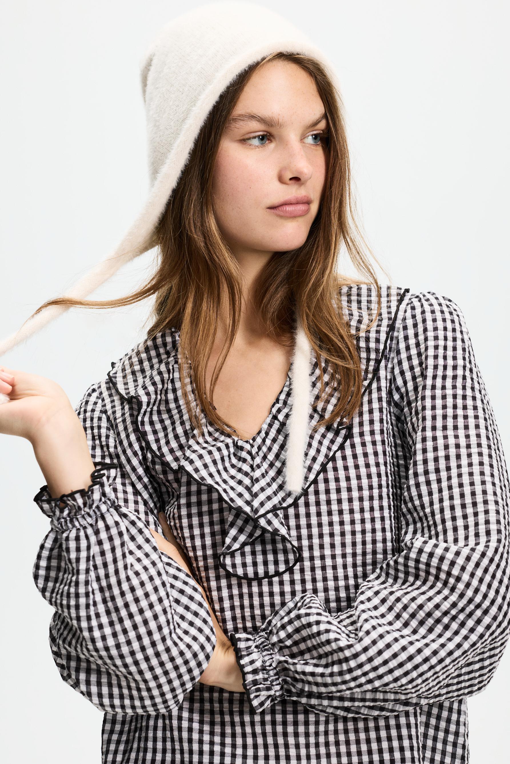 Knit bonnet — ECRU